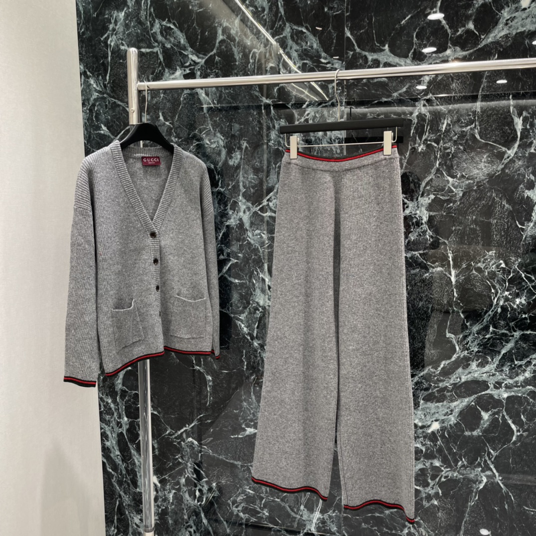 G家 25秋冬新款 羊毛阔腿长裤 腰部红色织带点缀 品牌辨识度满分裤脚同样有红绿织带细节 精致感拉满!日