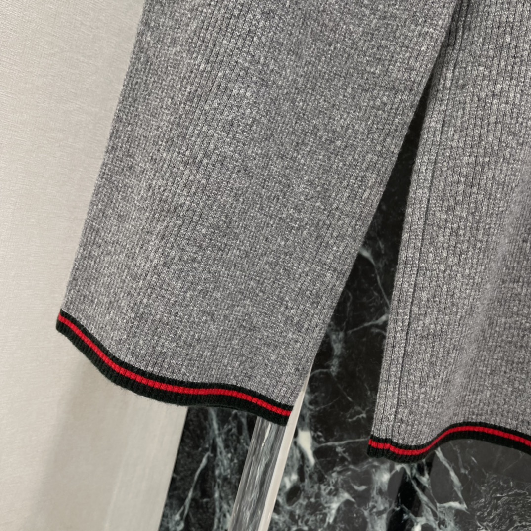 G家 25秋冬新款 羊毛阔腿长裤 腰部红色织带点缀 品牌辨识度满分裤脚同样有红绿织带细节 精致感拉满!日