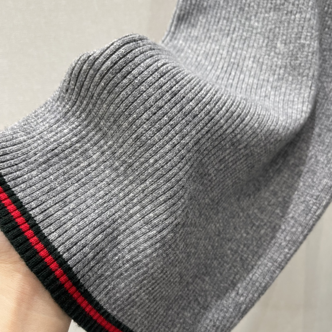 G家 25秋冬新款 羊毛阔腿长裤 腰部红色织带点缀 品牌辨识度满分裤脚同样有红绿织带细节 精致感拉满!日
