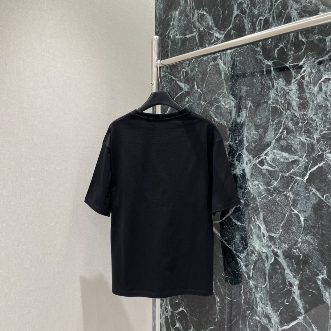 罗意威 25秋冬新款 联名猫咪T恤 胸前猫咪刺绣灵感来自Wain的画作 线条柔和 童趣满满心 Overs