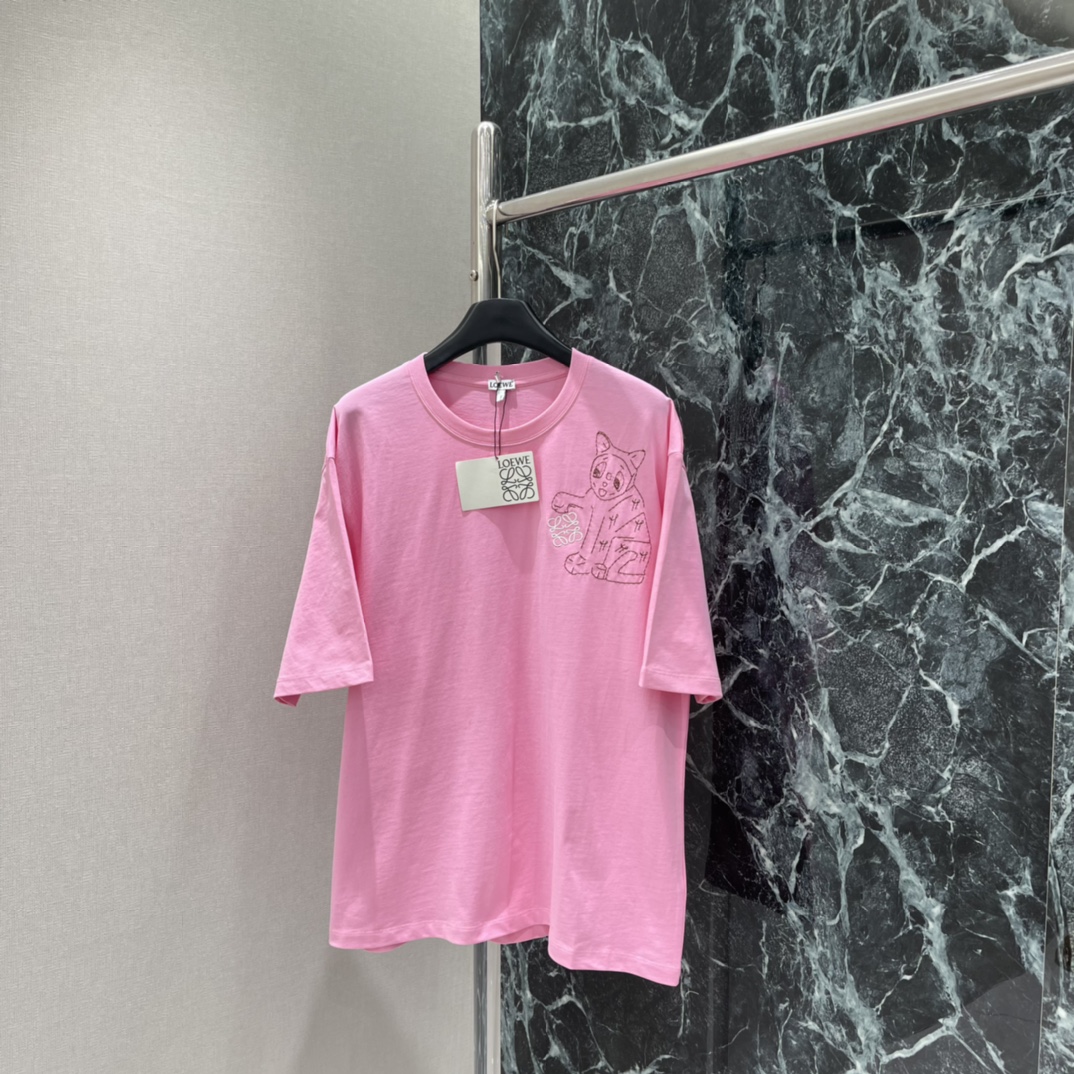 罗意威 25秋冬新款 联名猫咪T恤 胸前猫咪刺绣灵感来自Wain的画作 线条柔和 童趣满满心 Overs