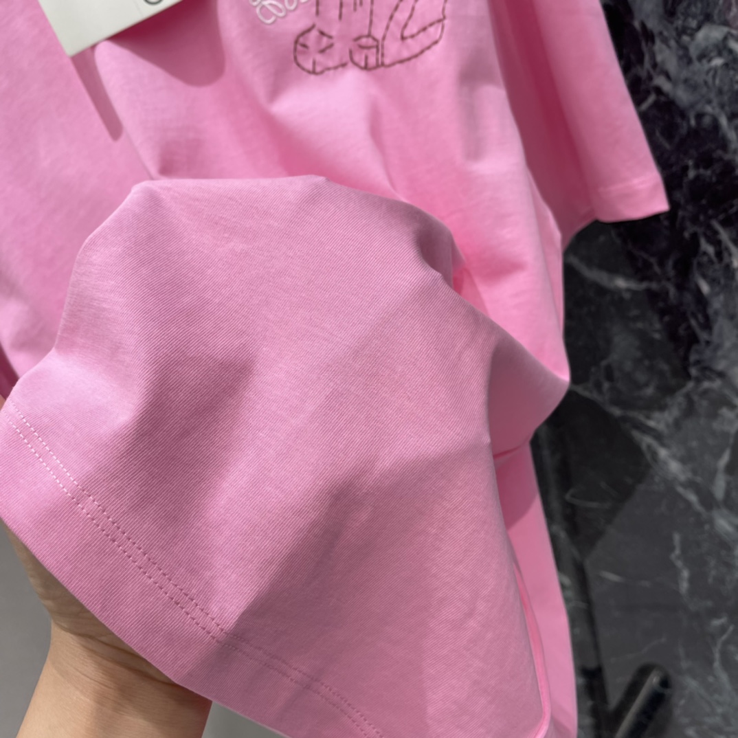 罗意威 25秋冬新款 联名猫咪T恤 胸前猫咪刺绣灵感来自Wain的画作 线条柔和 童趣满满心 Overs