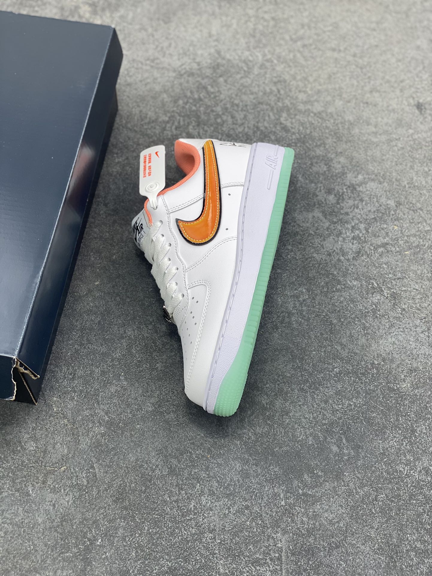 图片[7]-Nike Air Force 1 Low 白橙 空军一号低帮运动休闲板鞋 原楦头原纸板 打造纯正空军版型 专注外贸渠道 全掌内置蜂窝气垫 原盒配件 原厂中底钢印、拉帮完美 货号：IH4962-100 尺码：36 36.5 37.5 38 38.5 39 40 40.5 41 42 42.5 43 44 44.5 45-选品中心