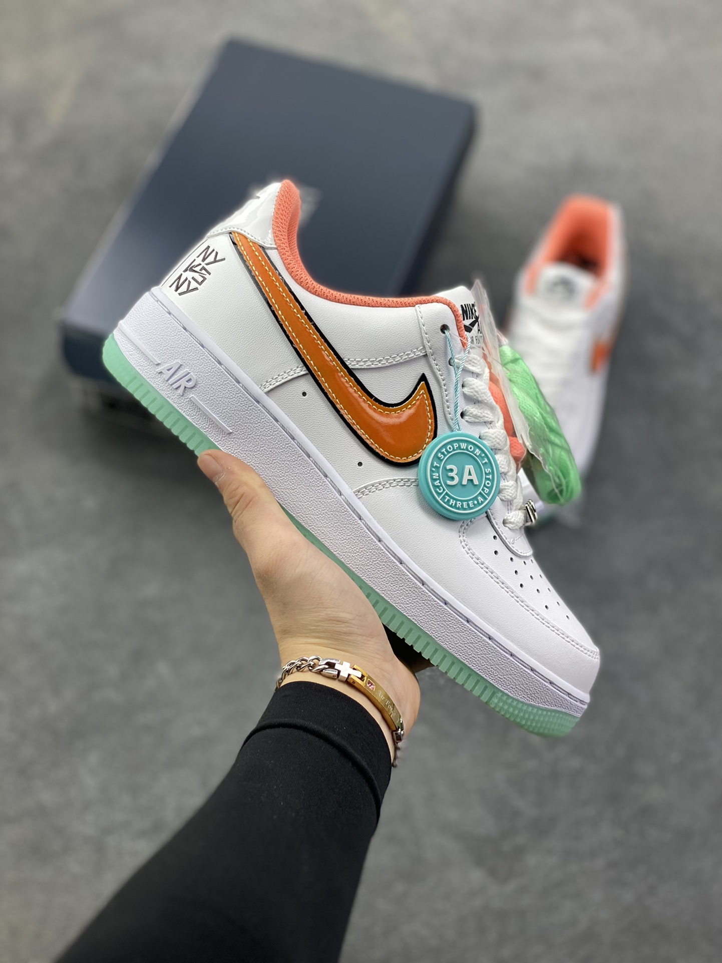 Nike Air Force 1 Low 白橙 空军一号低帮运动休闲板鞋 原楦头原纸板 打造纯正空军版型 专注外贸渠道 全掌内置蜂窝气垫 原盒配件 原厂中底钢印、拉帮完美 货号：IH4962-100 尺码：36 36.5 37.5 38 38.5 39 40 40.5 41 42 42.5 43 44 44.5 45-选品中心