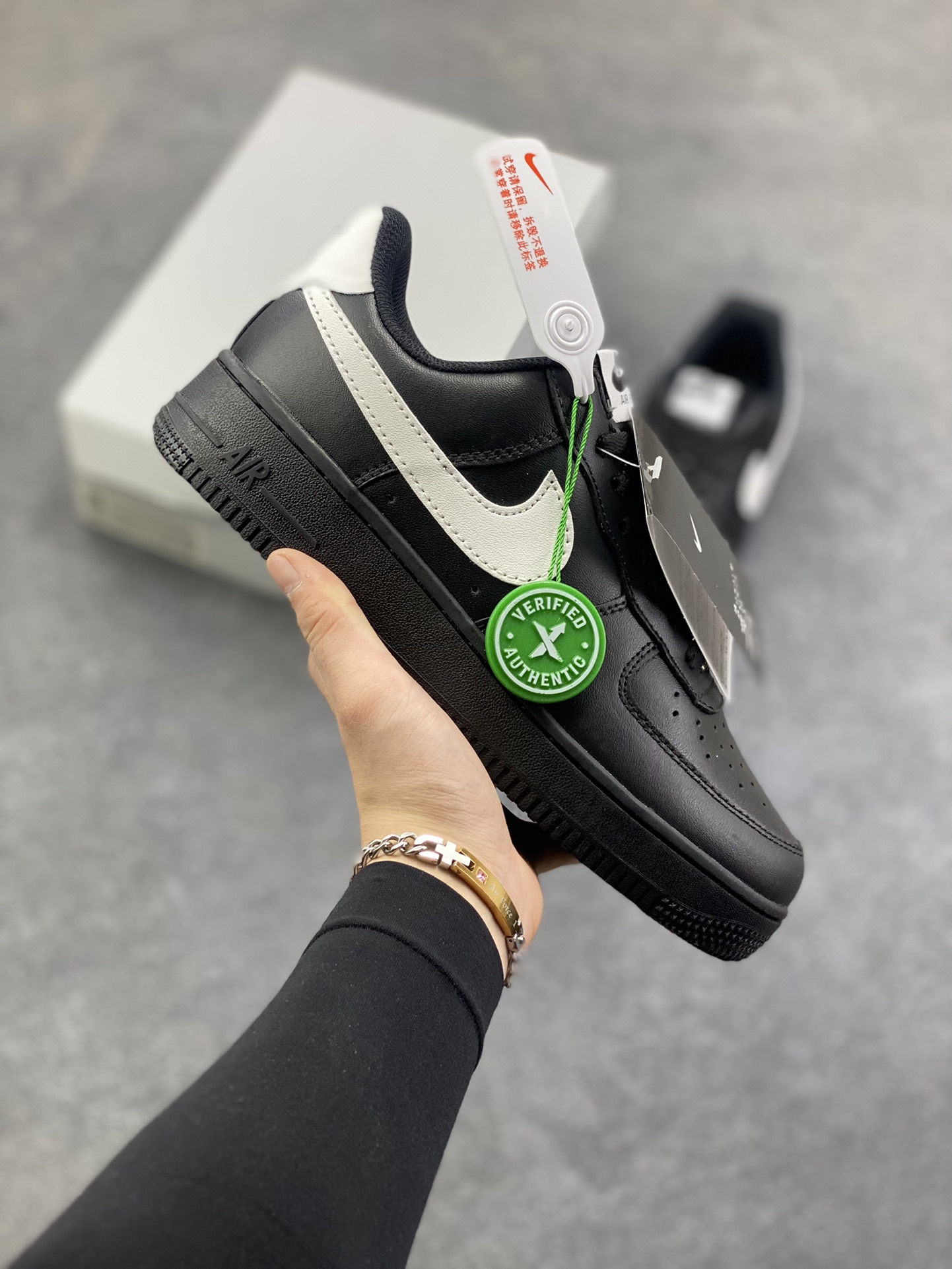 福利特价 Nike Air Force 1 Low 黑白勾 原楦头原纸板 打造纯正空军版型 专注外贸渠道 全掌内置蜂窝气垫 原盒配件 原厂中底钢印、拉帮完美 货号：DC2911-002 尺码：36 36.5 37.5 38 38.5 39 40 40.5 41 42 42.5 43 44 44.5 45-选品中心