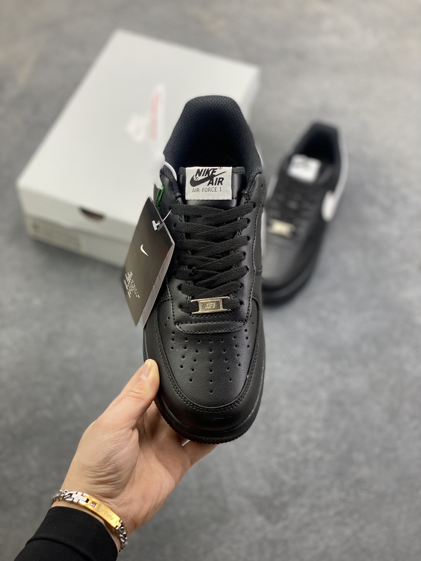 图片[2]-福利特价 Nike Air Force 1 Low 黑白勾 原楦头原纸板 打造纯正空军版型 专注外贸渠道 全掌内置蜂窝气垫 原盒配件 原厂中底钢印、拉帮完美 货号：DC2911-002 尺码：36 36.5 37.5 38 38.5 39 40 40.5 41 42 42.5 43 44 44.5 45-选品中心