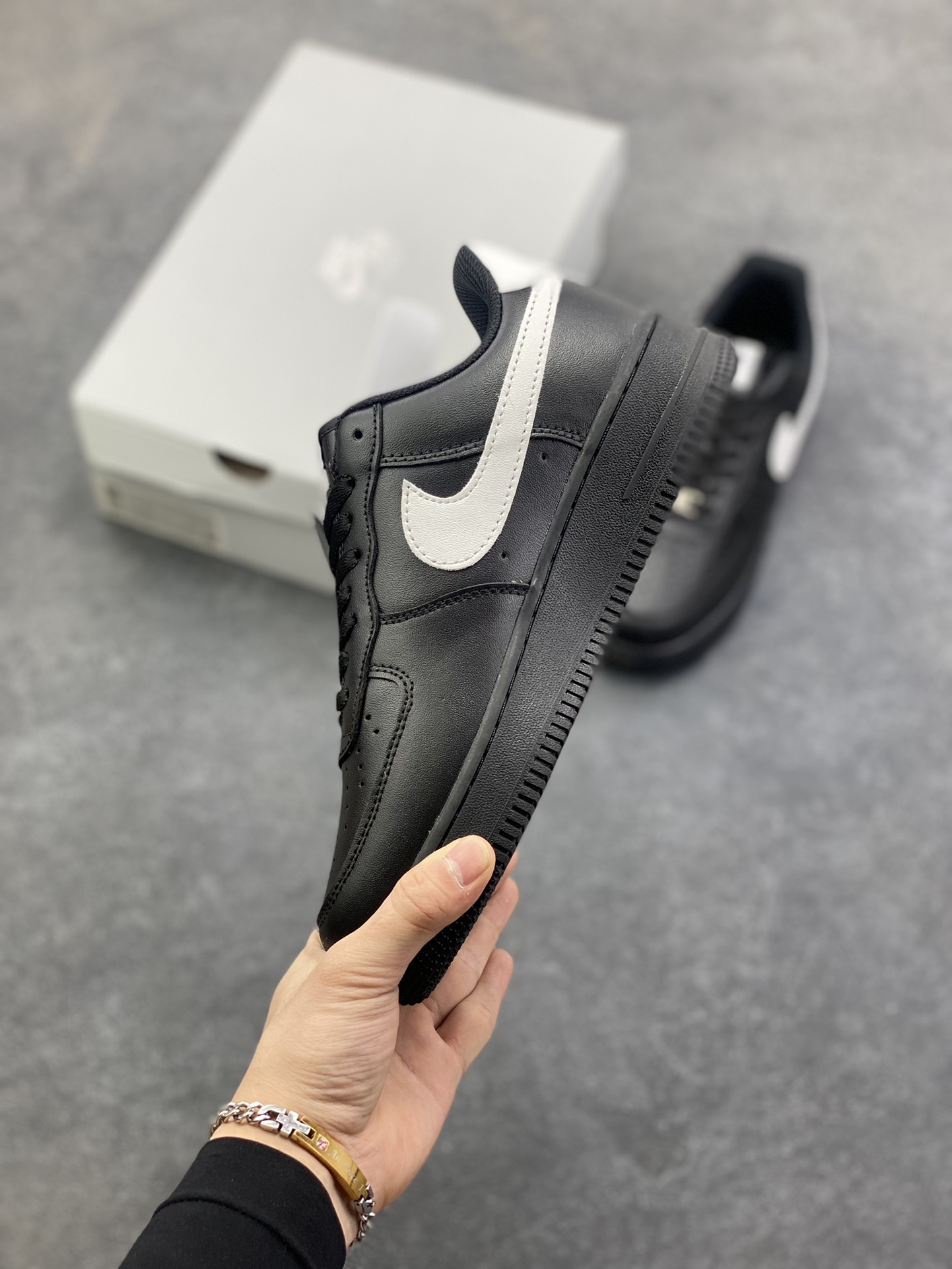 图片[3]-福利特价 Nike Air Force 1 Low 黑白勾 原楦头原纸板 打造纯正空军版型 专注外贸渠道 全掌内置蜂窝气垫 原盒配件 原厂中底钢印、拉帮完美 货号：DC2911-002 尺码：36 36.5 37.5 38 38.5 39 40 40.5 41 42 42.5 43 44 44.5 45-选品中心