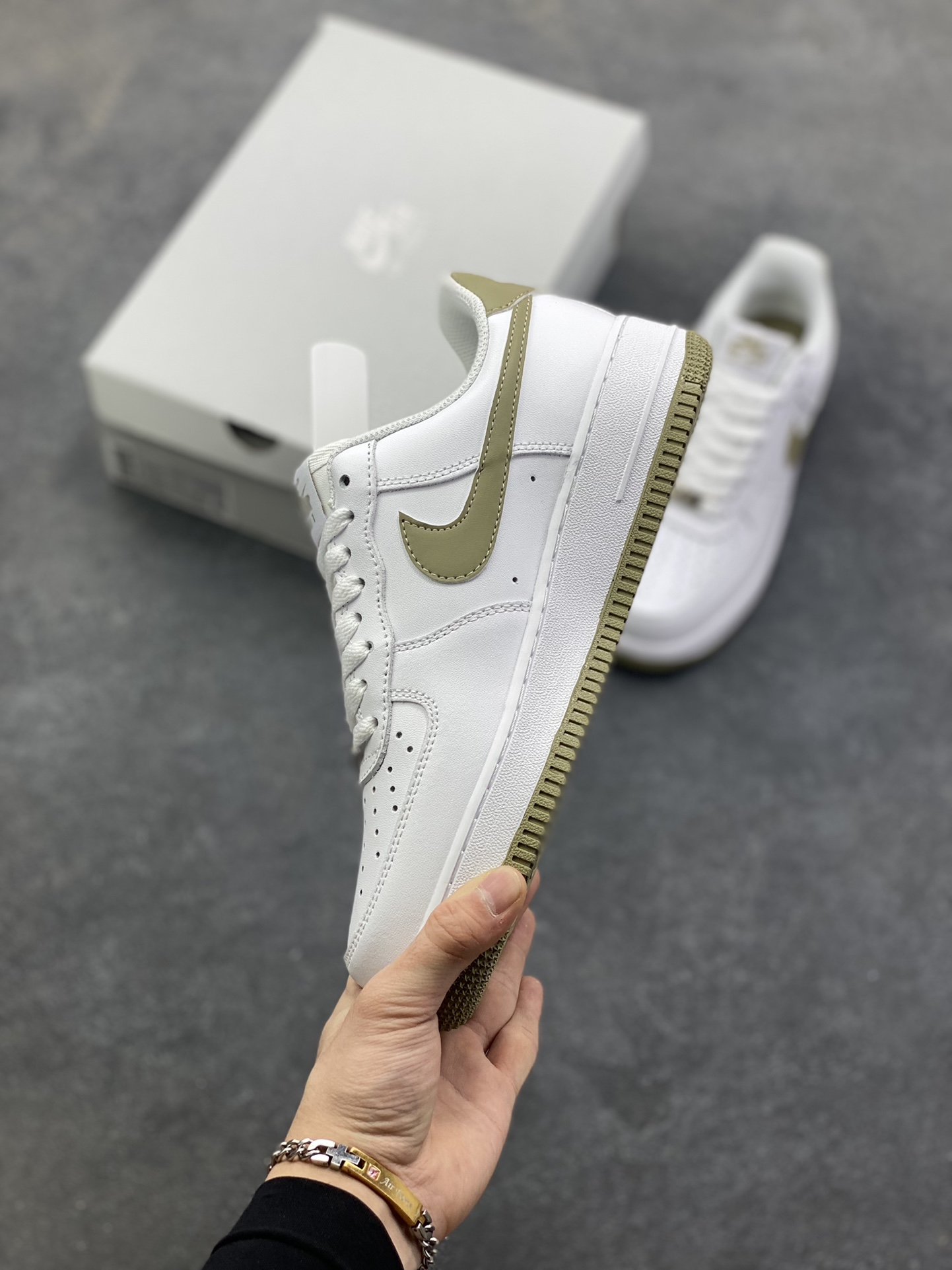 图片[3]-福利特价 NK Air Force 1 空军一号 白军绿 原楦头原纸板 打造纯正空军版型#专注外贸渠道 全掌内置蜂窝气垫 #原盒配件 原厂中底钢印、拉帮完美 货号：FJ4146-110 尺码：36 36.5 37.5 38 38.5 39 40 40.5 41 42 42.5 43 44 44.5 45-选品中心