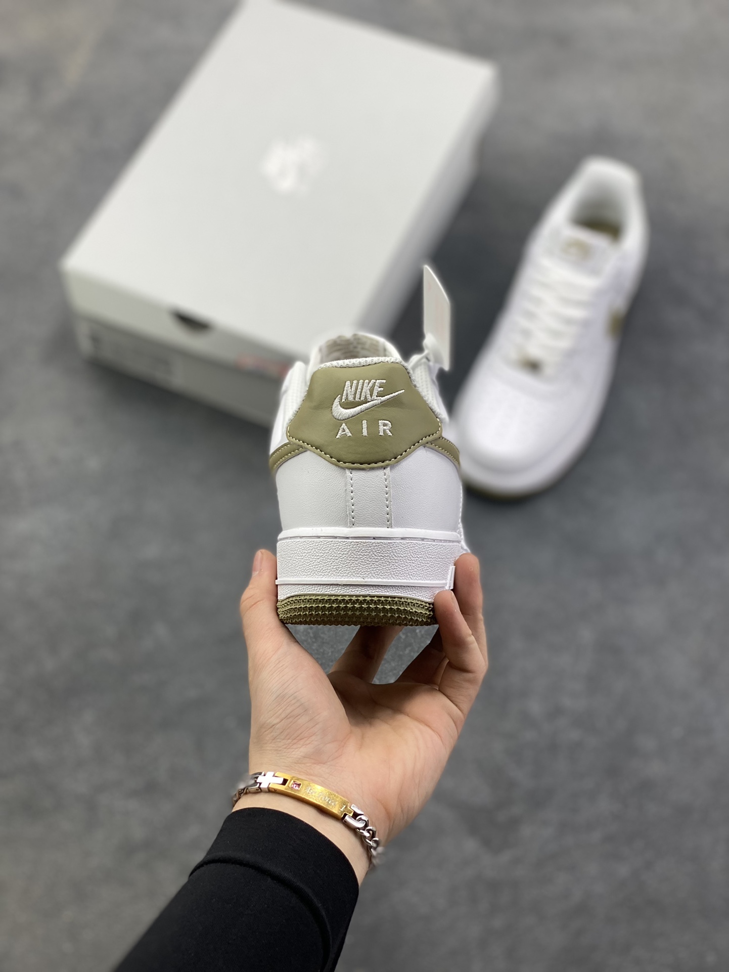 图片[4]-福利特价 NK Air Force 1 空军一号 白军绿 原楦头原纸板 打造纯正空军版型#专注外贸渠道 全掌内置蜂窝气垫 #原盒配件 原厂中底钢印、拉帮完美 货号：FJ4146-110 尺码：36 36.5 37.5 38 38.5 39 40 40.5 41 42 42.5 43 44 44.5 45-选品中心