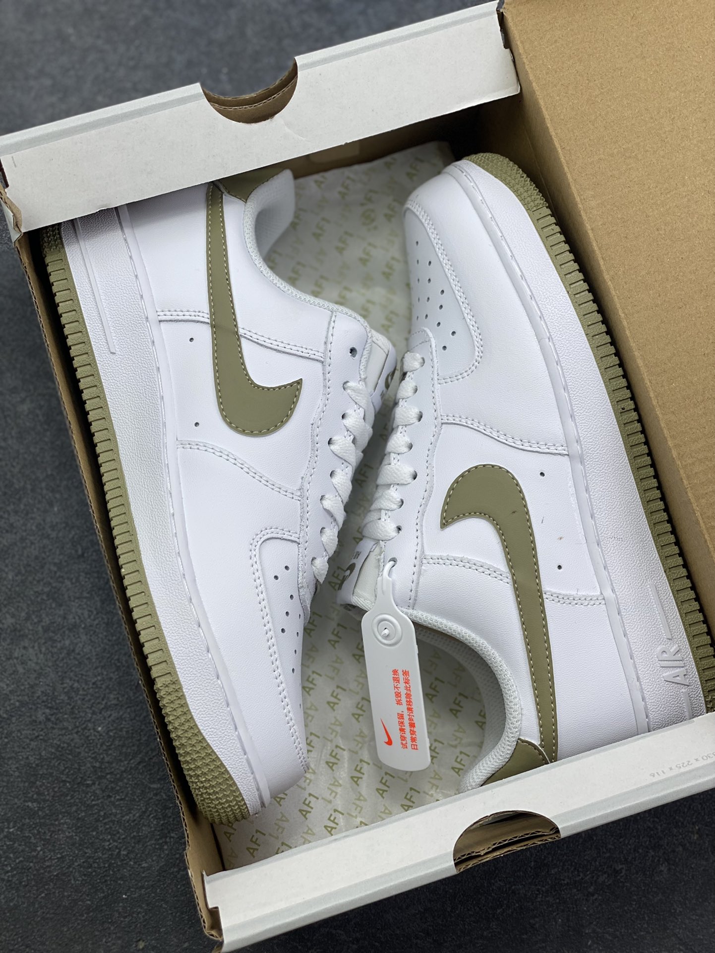 图片[9]-福利特价 NK Air Force 1 空军一号 白军绿 原楦头原纸板 打造纯正空军版型#专注外贸渠道 全掌内置蜂窝气垫 #原盒配件 原厂中底钢印、拉帮完美 货号：FJ4146-110 尺码：36 36.5 37.5 38 38.5 39 40 40.5 41 42 42.5 43 44 44.5 45-选品中心