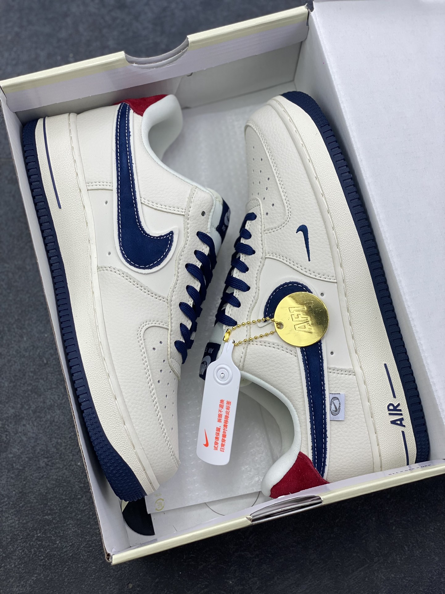 图片[9]-NIke Air Force 1 \’07 Low “NIKE蓝红——米白蓝红猪八革”空军一号 低帮 运动鞋 休闲鞋 折边针车 工艺难度大 原楦头原纸板 原装鞋盒 定制五金配件 内置全掌气垫 原厂鞋底 货号：DD1982-326 尺码：36 36.5 37.5 38 38.5 39 40 40.5 41 42 42.5 43 44 44.5 45-选品中心