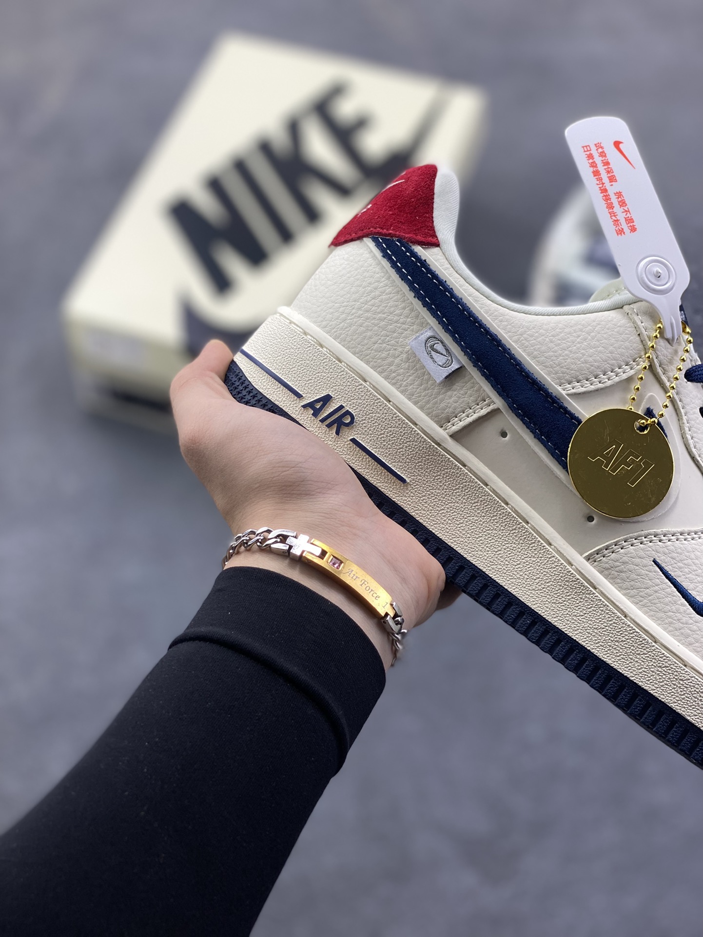 图片[6]-NIke Air Force 1 \’07 Low “NIKE蓝红——米白蓝红猪八革”空军一号 低帮 运动鞋 休闲鞋 折边针车 工艺难度大 原楦头原纸板 原装鞋盒 定制五金配件 内置全掌气垫 原厂鞋底 货号：DD1982-326 尺码：36 36.5 37.5 38 38.5 39 40 40.5 41 42 42.5 43 44 44.5 45-选品中心