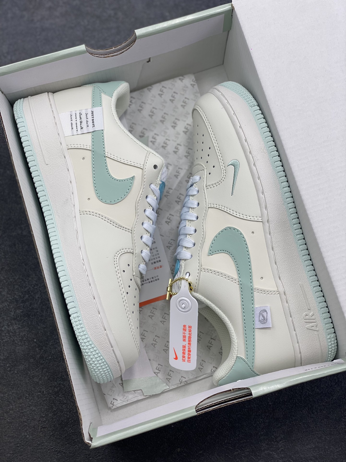 图片[9]-福利特价 Nk Air Force 1\’07 Low “Floating ice” “云浮冰”空军一号低帮休闲板鞋 采用淡月色Swoosh小标和明线点缀为奶白配色增添点睛细节 鞋底淡月色底质感十足 辅以 Air 经典缓震科技 支撑你的每个舞步 货号：FB1839-211 尺码：36 36.5 37.5 38 38.5 39 40 40.5 41 42 42.5 43 44 44.5 45-选品中心