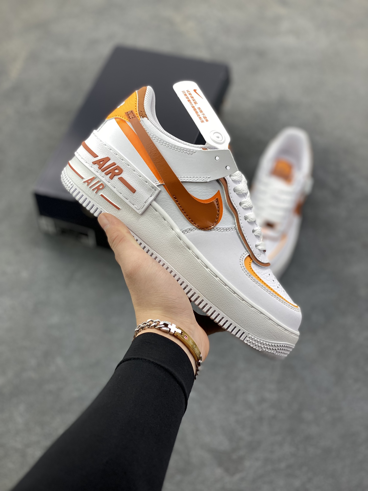 NK Air Force 1 Shadow 轻量增高低帮百搭板鞋\”拼接马卡龙\” 全新少女系解构主义设计双层轻量EVA发泡中底+防滑RB橡胶外圈底鞋底 原楦头原纸板 打造纯正空军版型 专注外贸渠道 全掌内置蜂窝气垫 原盒配件 原厂中底钢印、拉帮完美 货号：CI0919-124 尺码：35.5 36 36.5 37.5 38 38.5 39 40 40.5 41 42-选品中心