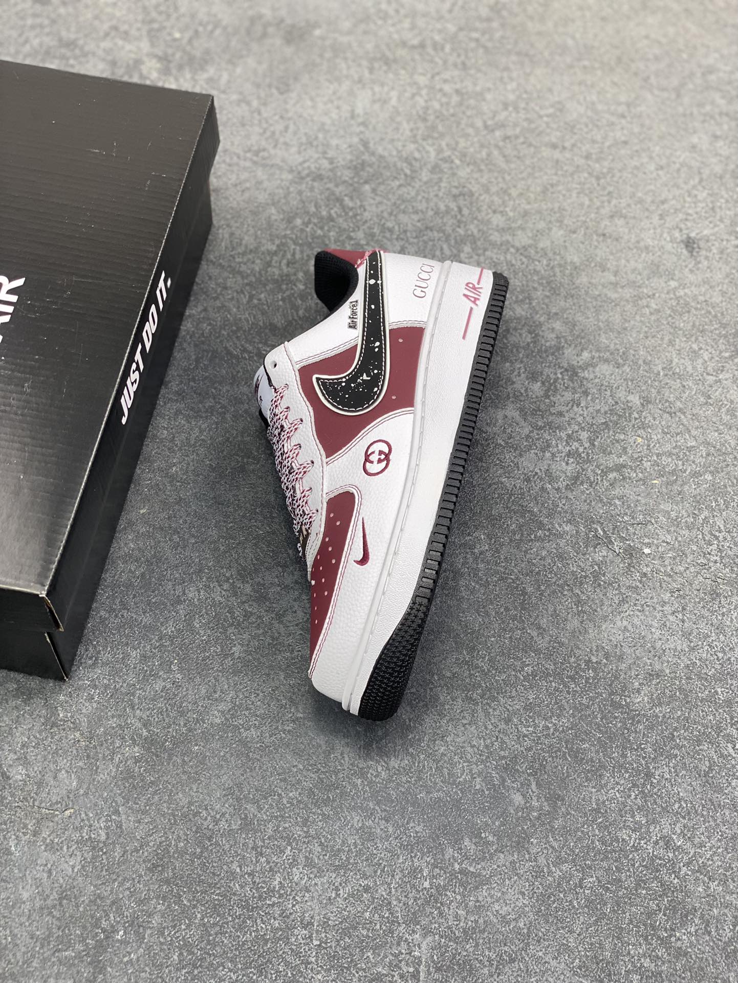 图片[7]-NIke Air Force 1 \’07 Low “古驰联名——栗红米白”空军一号 低帮 运动鞋 休闲鞋 折边针车 工艺难度大 原楦头原纸板 原装鞋盒 定制五金配件 内置全掌气垫 原厂鞋底 货号：KK1988-511 尺码：36 36.5 37.5 38 38.5 39 40 40.5 41 42 42.5 43 44 44.5 45-选品中心