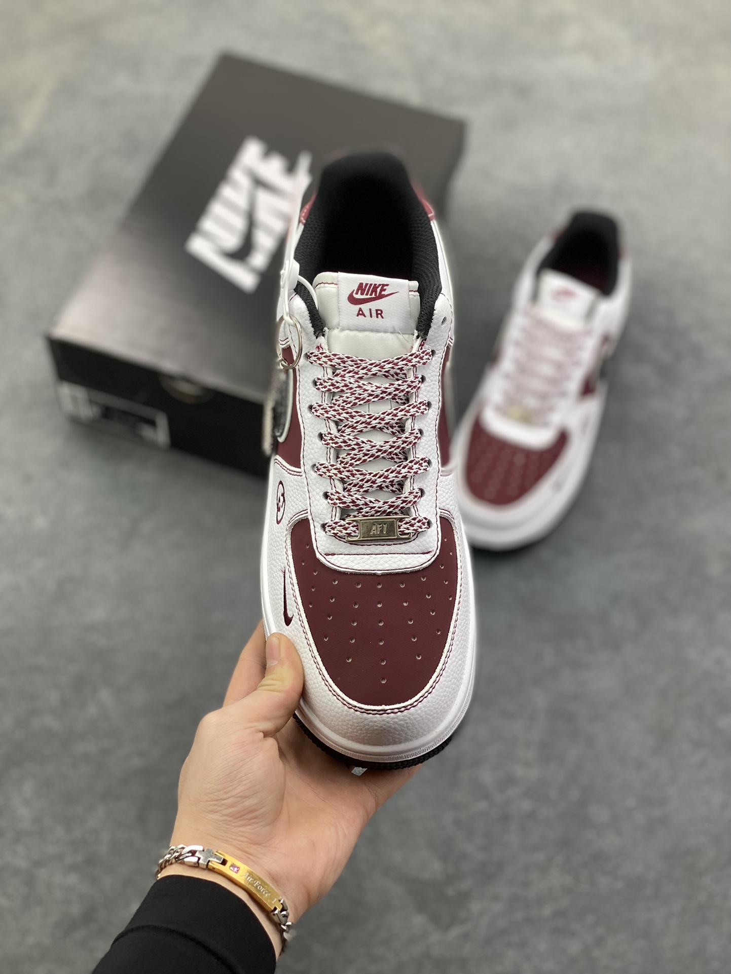 图片[2]-NIke Air Force 1 \’07 Low “古驰联名——栗红米白”空军一号 低帮 运动鞋 休闲鞋 折边针车 工艺难度大 原楦头原纸板 原装鞋盒 定制五金配件 内置全掌气垫 原厂鞋底 货号：KK1988-511 尺码：36 36.5 37.5 38 38.5 39 40 40.5 41 42 42.5 43 44 44.5 45-选品中心