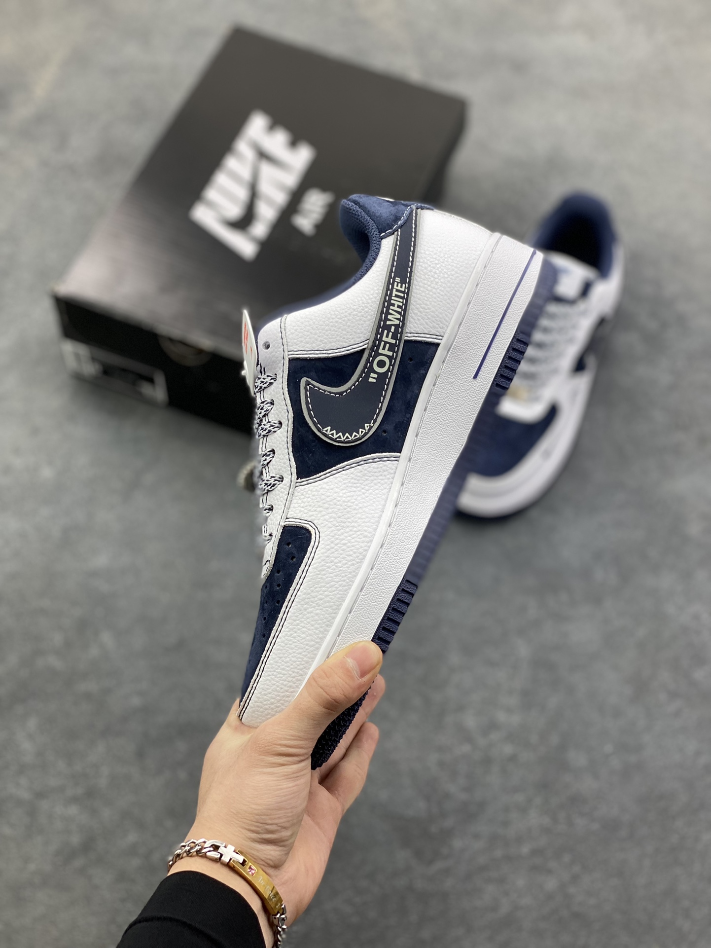 图片[3]-NIke Air Force 1 \’07 Low “OFF-WHITE联名——深蓝鬼脸”空军一号 低帮 运动鞋 休闲鞋 折边针车 工艺难度大 原楦头原纸板 原装鞋盒 定制五金配件 内置全掌气垫 原厂鞋底 货号：HV5999-002 尺码：36 36.5 37.5 38 38.5 39 40 40.5 41 42 42.5 43 44 44.5 45-选品中心