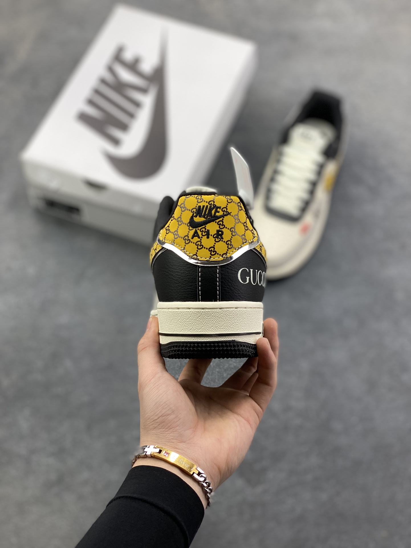图片[4]-NIke Air Force 1 \’07 Low “古驰联名——米黑金拼接”空军一号 低帮 运动鞋 休闲鞋 折边针车 工艺难度大 原楦头原纸板 原装鞋盒 定制五金配件 内置全掌气垫 原厂鞋底 货号：DF0188-104 尺码：36 36.5 37.5 38 38.5 39 40 40.5 41 42 42.5 43 44 44.5 45-选品中心