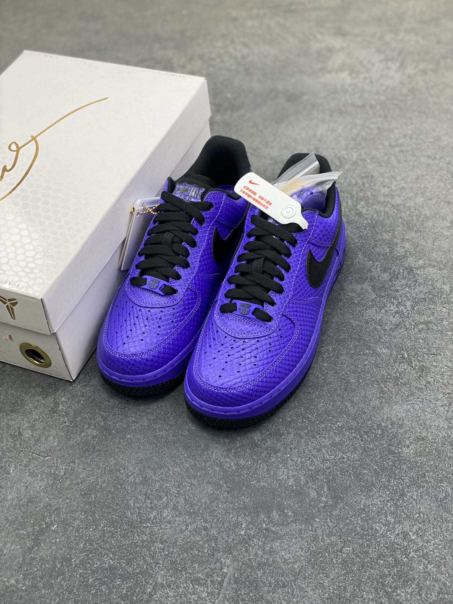 图片[8]-HY版本💯 Nike Air Force 1 Low 科比 空军一号低帮运动休闲板鞋 原楦头原纸板 打造纯正空军版型 专注外贸渠道 全掌内置蜂窝气垫 原盒配件 原厂中底钢印、拉帮完美 货号：II7062-500 尺码：36 36.5 37.5 38 38.5 39 40 40.5 41 42 42.5 43 44 44.5 45 46-选品中心