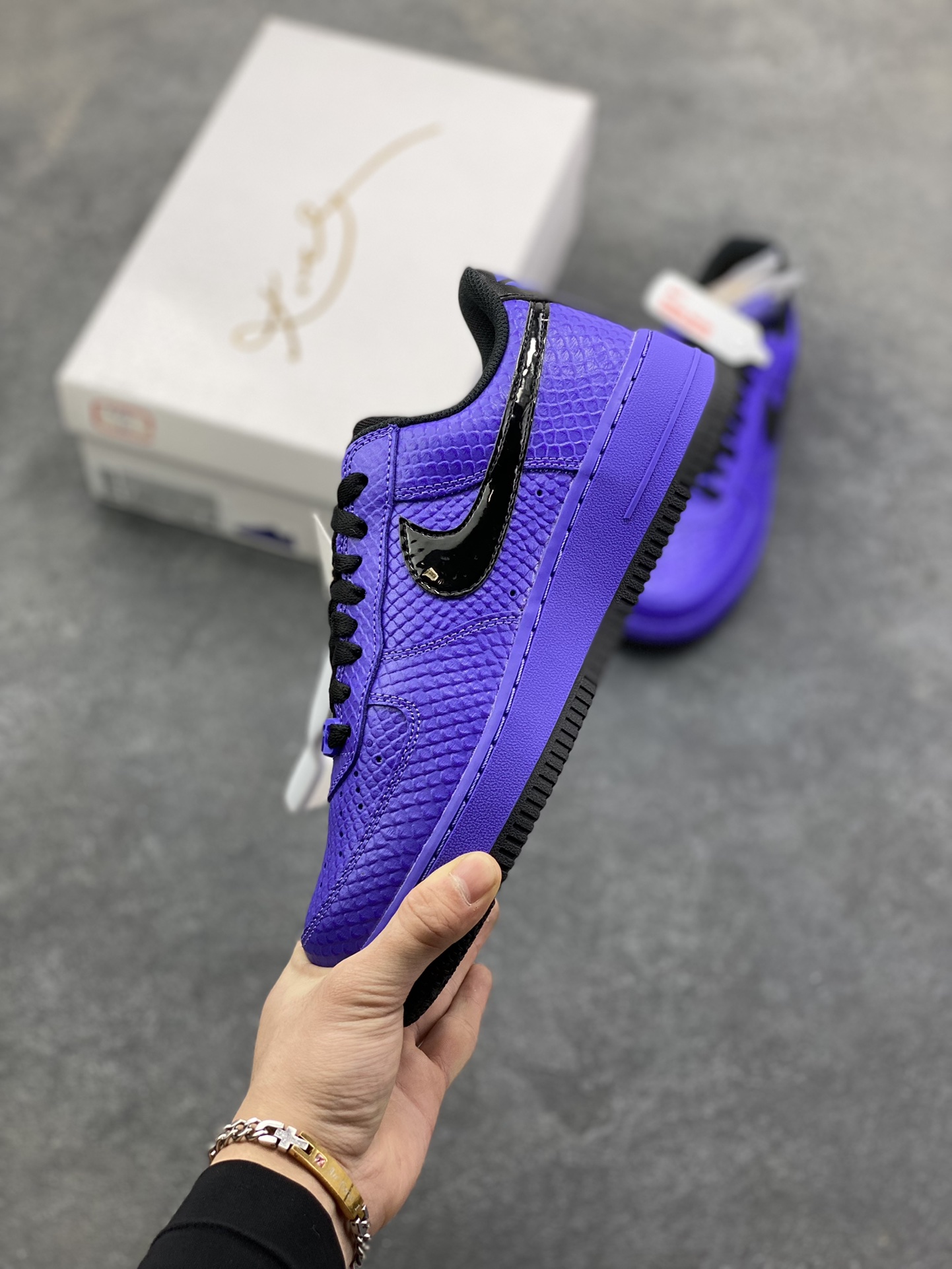 图片[3]-HY版本💯 Nike Air Force 1 Low 科比 空军一号低帮运动休闲板鞋 原楦头原纸板 打造纯正空军版型 专注外贸渠道 全掌内置蜂窝气垫 原盒配件 原厂中底钢印、拉帮完美 货号：II7062-500 尺码：36 36.5 37.5 38 38.5 39 40 40.5 41 42 42.5 43 44 44.5 45 46-选品中心