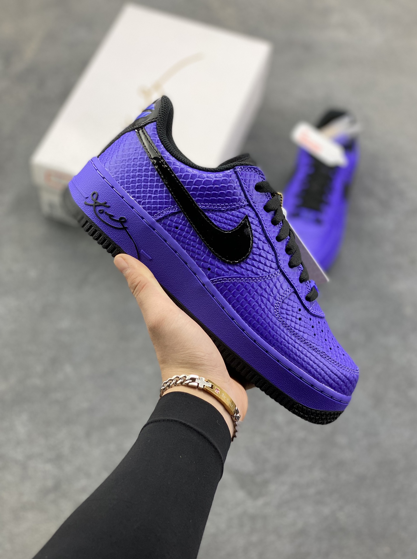 HY版本💯 Nike Air Force 1 Low 科比 空军一号低帮运动休闲板鞋 原楦头原纸板 打造纯正空军版型 专注外贸渠道 全掌内置蜂窝气垫 原盒配件 原厂中底钢印、拉帮完美 货号：II7062-500 尺码：36 36.5 37.5 38 38.5 39 40 40.5 41 42 42.5 43 44 44.5 45 46-选品中心