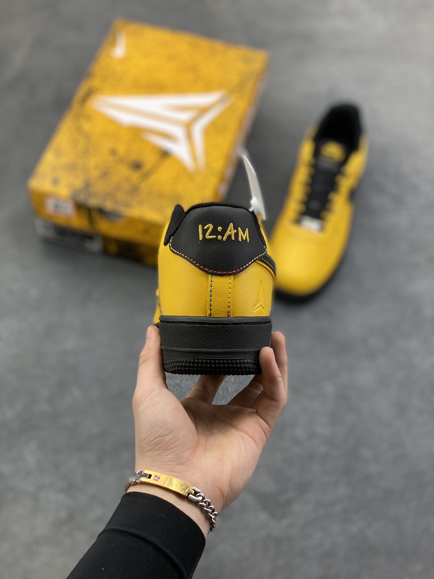 图片[4]-Nike Air Force 1 Low 科比黄黑曼巴 空军一号低帮运动休闲板鞋 原楦头原纸板 打造纯正空军版型 专注外贸渠道 全掌内置蜂窝气垫 原盒配件 原厂中底钢印、拉帮完美 货号：IQ2713-700 尺码：36 36.5 37.5 38 38.5 39 40 40.5 41 42 42.5 43 44 44.5 45-选品中心