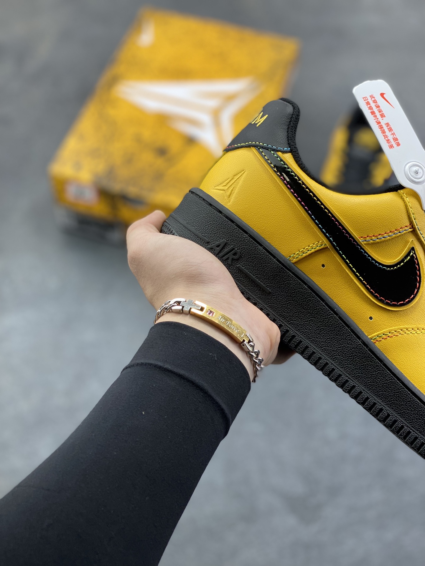 图片[6]-Nike Air Force 1 Low 科比黄黑曼巴 空军一号低帮运动休闲板鞋 原楦头原纸板 打造纯正空军版型 专注外贸渠道 全掌内置蜂窝气垫 原盒配件 原厂中底钢印、拉帮完美 货号：IQ2713-700 尺码：36 36.5 37.5 38 38.5 39 40 40.5 41 42 42.5 43 44 44.5 45-选品中心