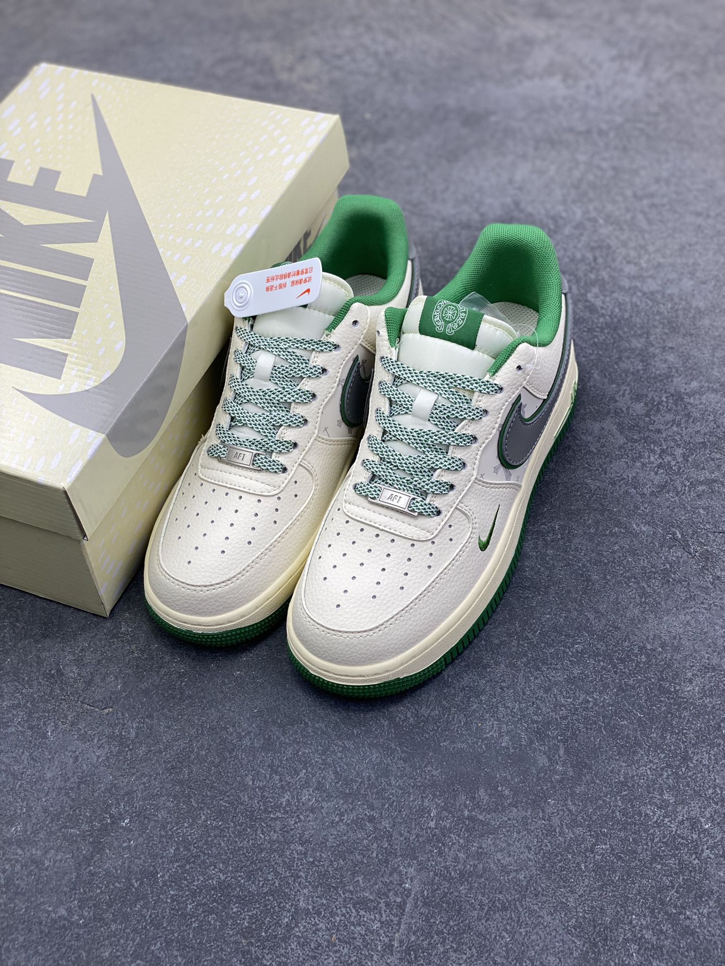 图片[8]-Nike Air Force 1 \’07 Low “克罗心联名——米绿银”空军一号 高端定制 低帮 运动鞋 休闲鞋 折边针车 工艺难度大 原楦头原纸板 原装鞋盒 定制五金配件 内置全掌气垫 原厂鞋底 货号：QW5606-260 尺码：36 36.5 37.5 38 38.5 39 40 40.5 41 42 42.5 43 44 44.5 45-选品中心