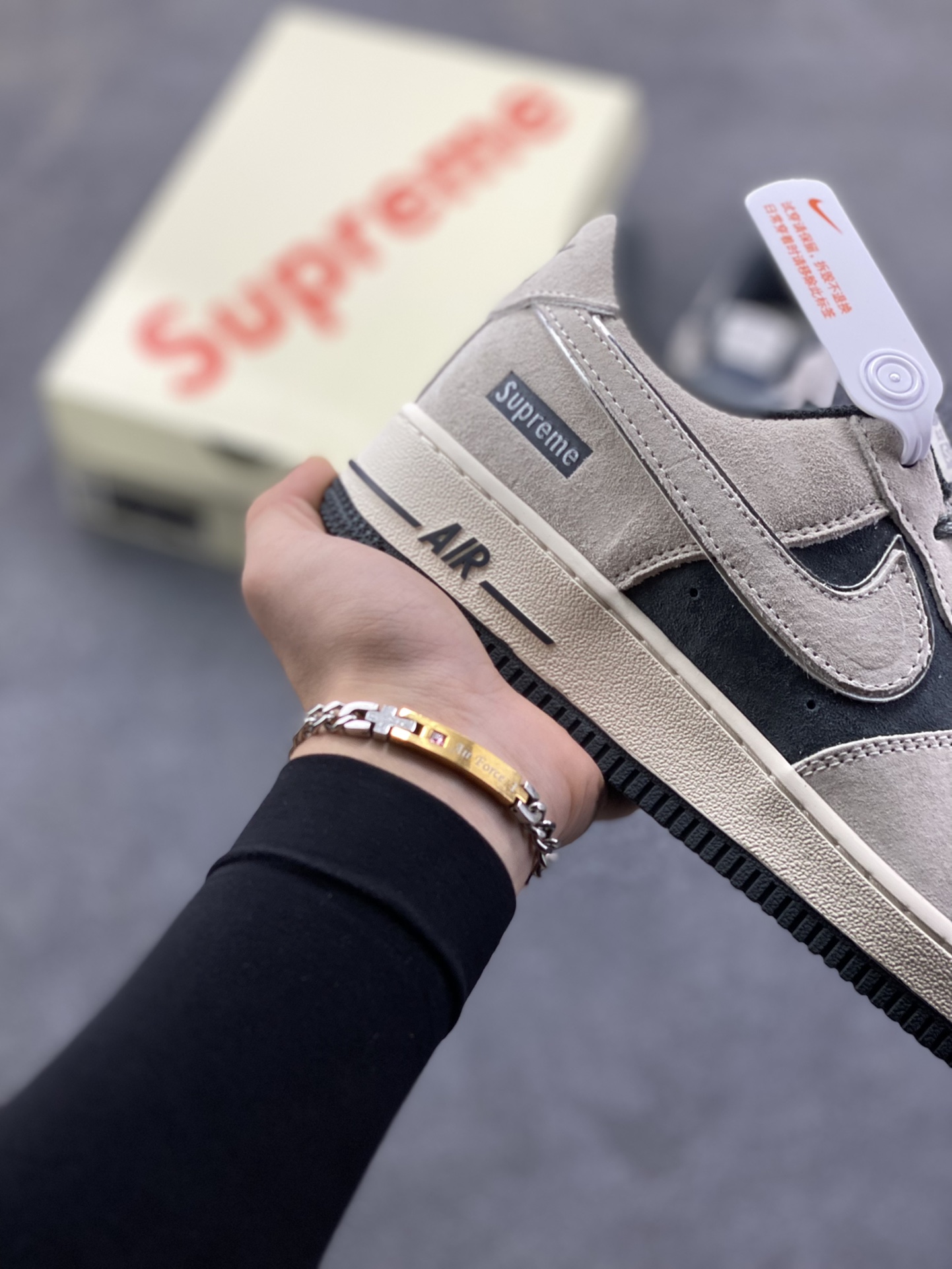 图片[6]-Nike Air Force 1 Low 空军一号低帮百搭休闲运动板鞋。柔软、弹性十足的缓震性能和出色的中底设计，横跨复古与现代的外型结合，造就出风靡全球三十多年的Force 1，直到今天还深受青睐。 货号：DQ5079-001 尺码：36 36.5 37.5 38 38.5 39 40 40.5 41 42 42.5 43 44 44.5 45-选品中心