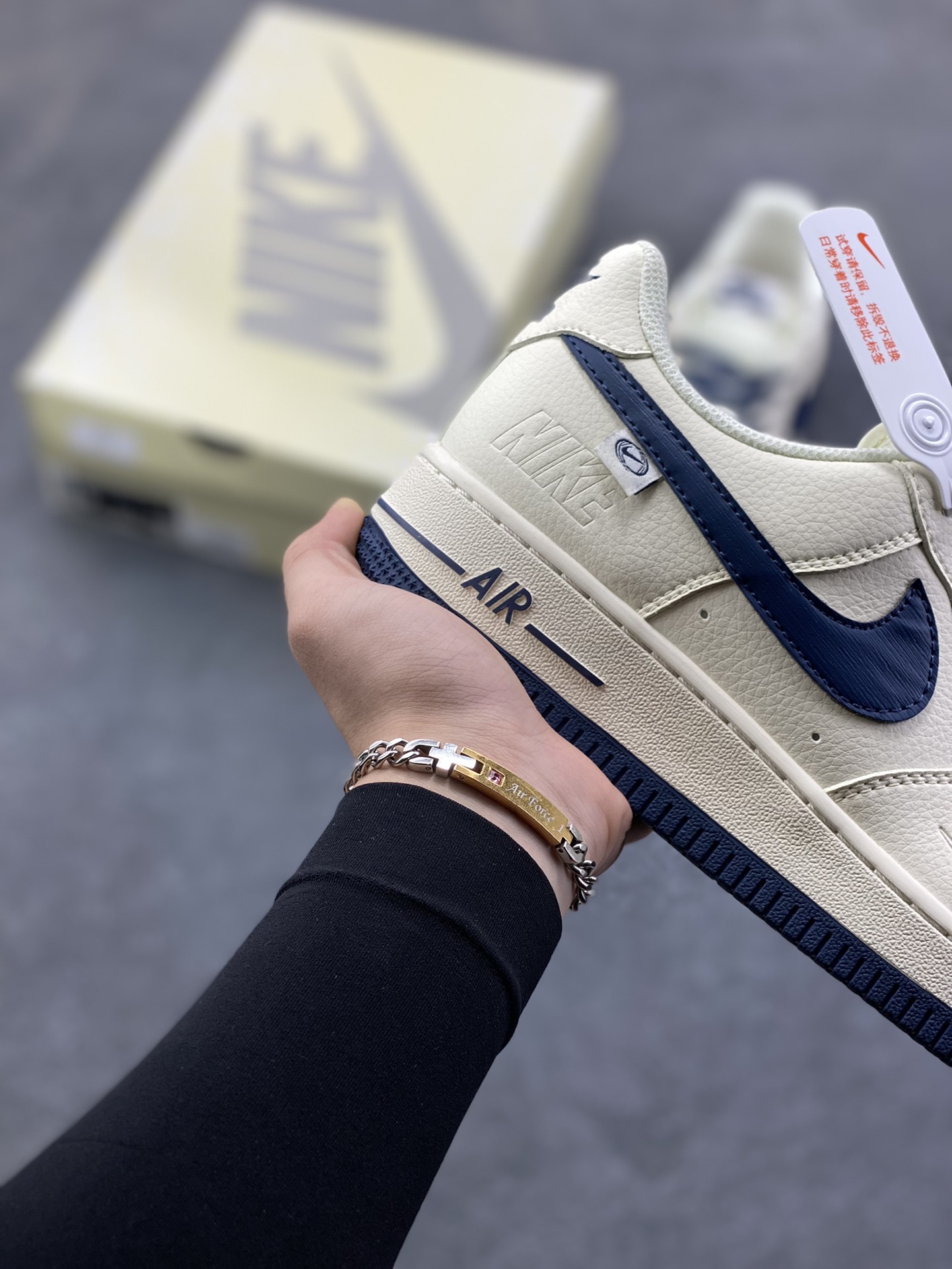 图片[6]-NIke Air Force 1 \’07 Low “NIKE压纹——米白深蓝树纹”空军一号 低帮 运动鞋 休闲鞋 折边针车 工艺难度大 原楦头原纸板 原装鞋盒 定制五金配件 内置全掌气垫 原厂鞋底 货号：SM6668-122 尺码：36 36.5 37.5 38 38.5 39 40 40.5 41 42 42.5 43 44 44.5 45-选品中心