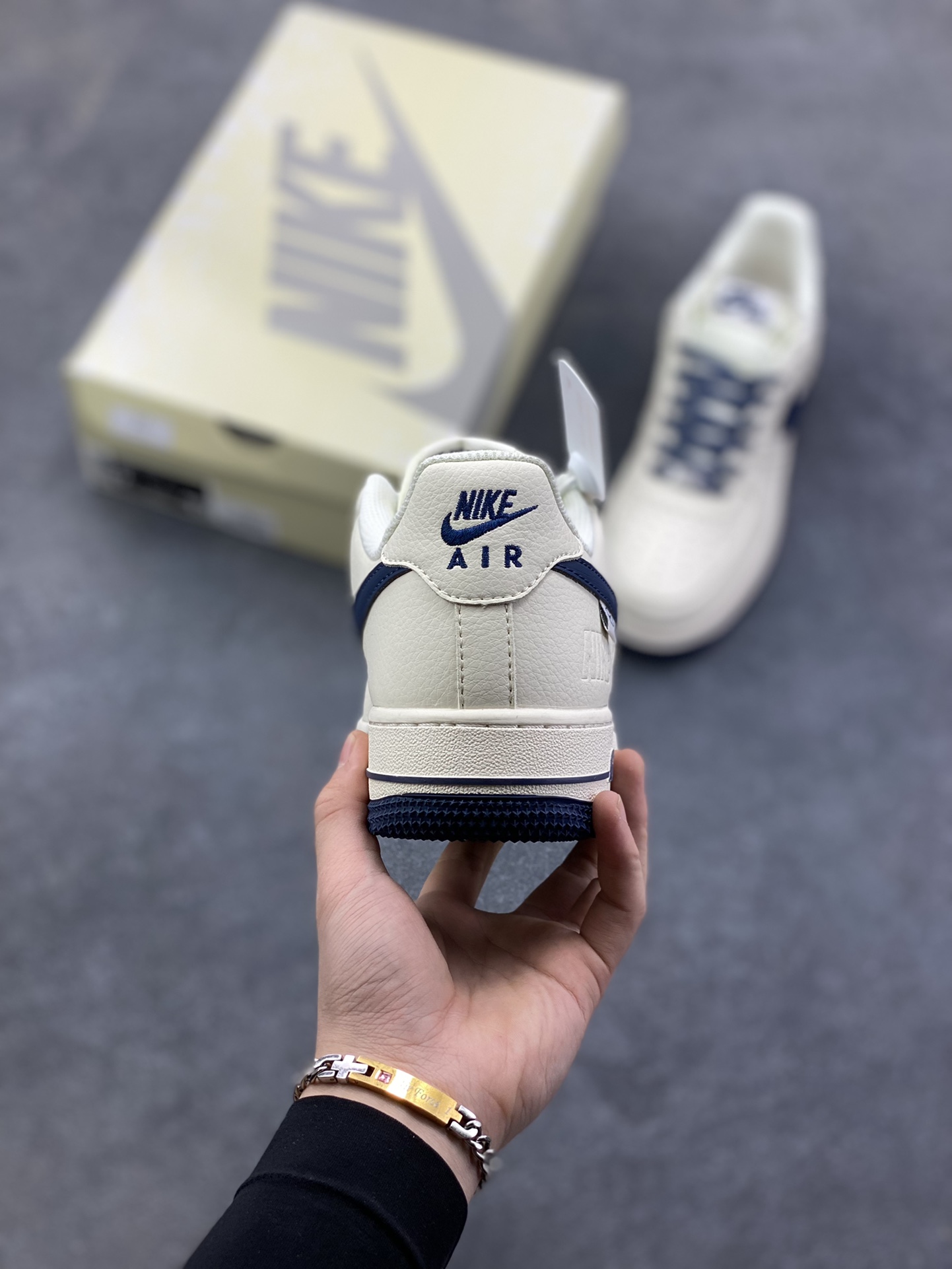 图片[4]-NIke Air Force 1 \’07 Low “NIKE压纹——米白深蓝树纹”空军一号 低帮 运动鞋 休闲鞋 折边针车 工艺难度大 原楦头原纸板 原装鞋盒 定制五金配件 内置全掌气垫 原厂鞋底 货号：SM6668-122 尺码：36 36.5 37.5 38 38.5 39 40 40.5 41 42 42.5 43 44 44.5 45-选品中心