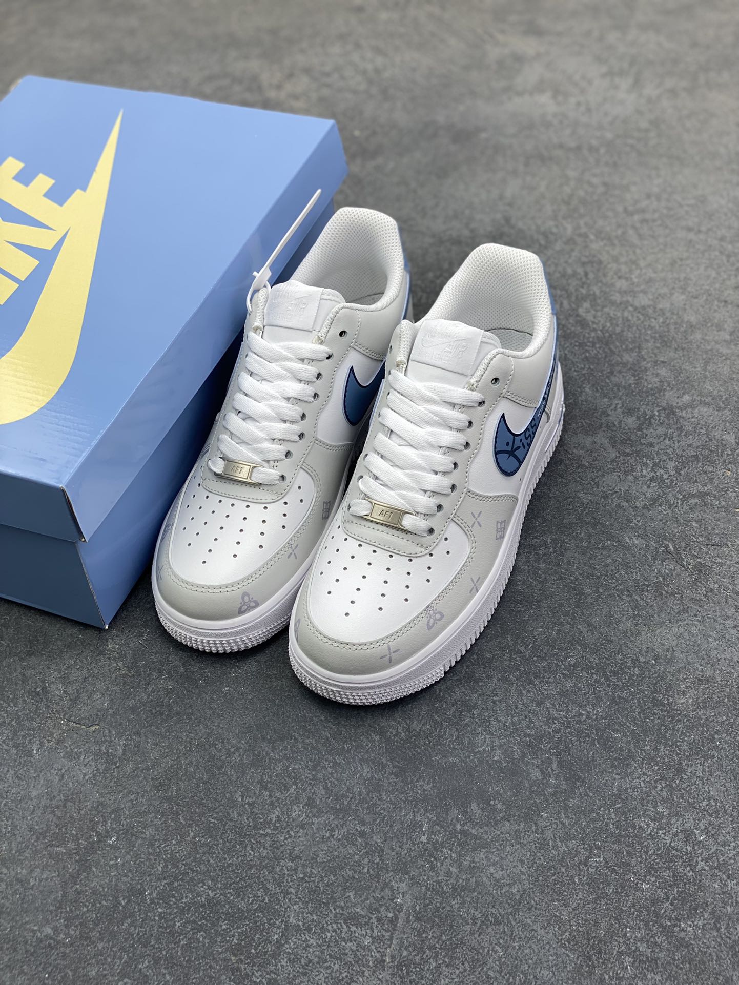 图片[8]-Nike Air Force 1 Low’07 斯图西联名 空军一号低帮休闲板鞋 定制皮料 原厂3D打印 定制鞋盒 原楦原纸板 纯正空军版型 内置全掌气垫 货号：ZH0316-137 尺码：36 36.5 37.5 38 38.5 39 40 40.5 41 42 42.5 43 44 44.5 45-选品中心