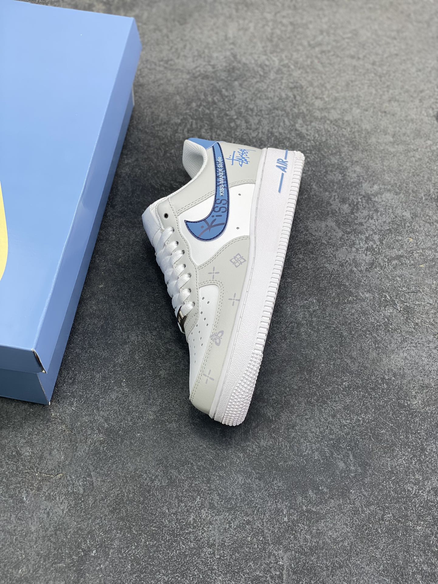 图片[7]-Nike Air Force 1 Low’07 斯图西联名 空军一号低帮休闲板鞋 定制皮料 原厂3D打印 定制鞋盒 原楦原纸板 纯正空军版型 内置全掌气垫 货号：ZH0316-137 尺码：36 36.5 37.5 38 38.5 39 40 40.5 41 42 42.5 43 44 44.5 45-选品中心