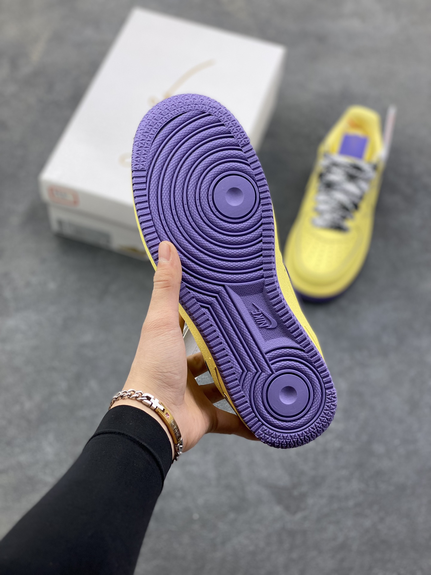 图片[5]-HY版本💯 Nike Air Force 1 Low 科比 空军一号低帮运动休闲板鞋 原楦头原纸板 打造纯正空军版型 专注外贸渠道 全掌内置蜂窝气垫 原盒配件 原厂中底钢印、拉帮完美 货号：HV9408-700 尺码：36 36.5 37.5 38 38.5 39 40 40.5 41 42 42.5 43 44 44.5 45 46-选品中心