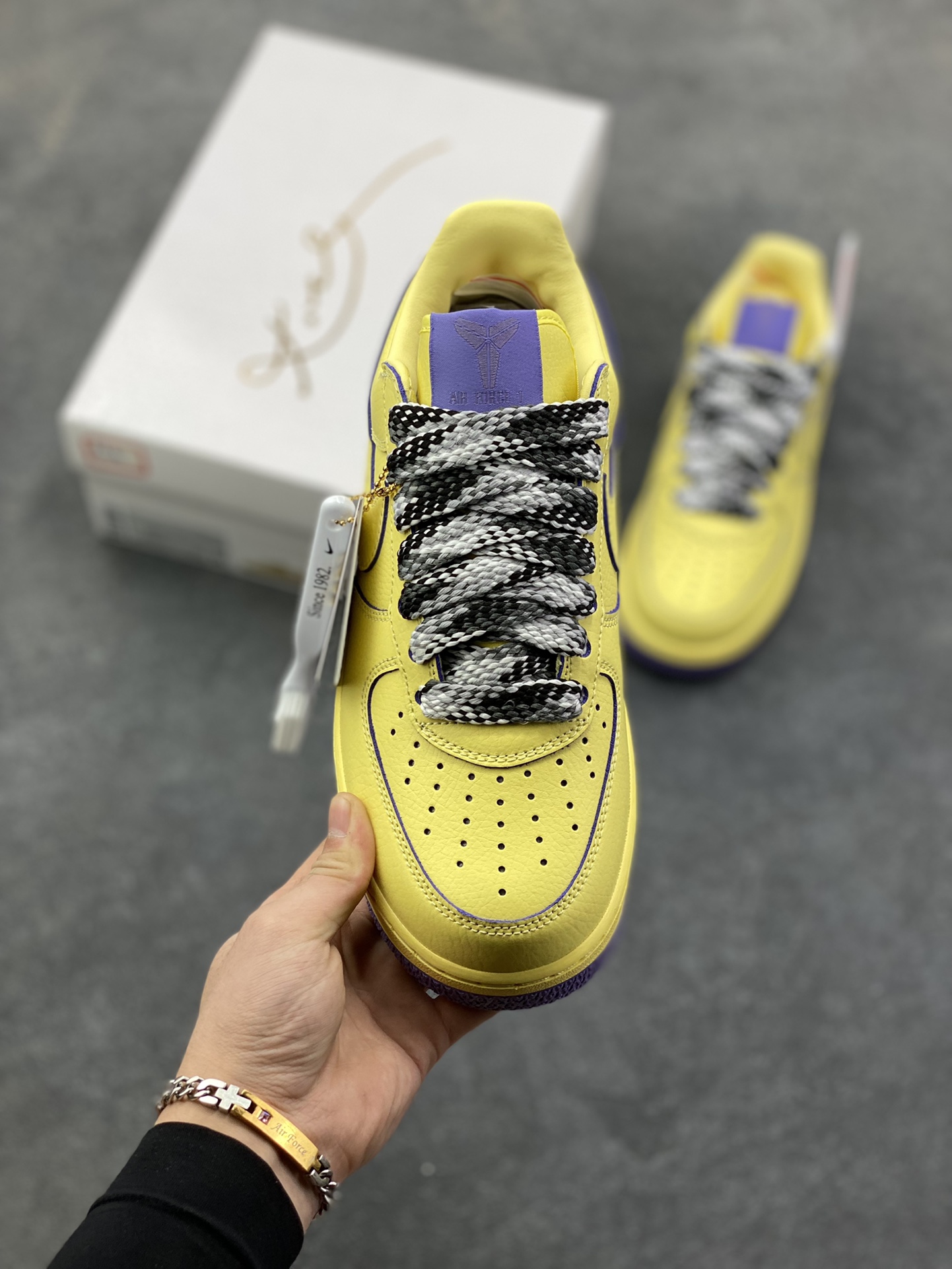 图片[2]-HY版本💯 Nike Air Force 1 Low 科比 空军一号低帮运动休闲板鞋 原楦头原纸板 打造纯正空军版型 专注外贸渠道 全掌内置蜂窝气垫 原盒配件 原厂中底钢印、拉帮完美 货号：HV9408-700 尺码：36 36.5 37.5 38 38.5 39 40 40.5 41 42 42.5 43 44 44.5 45 46-选品中心