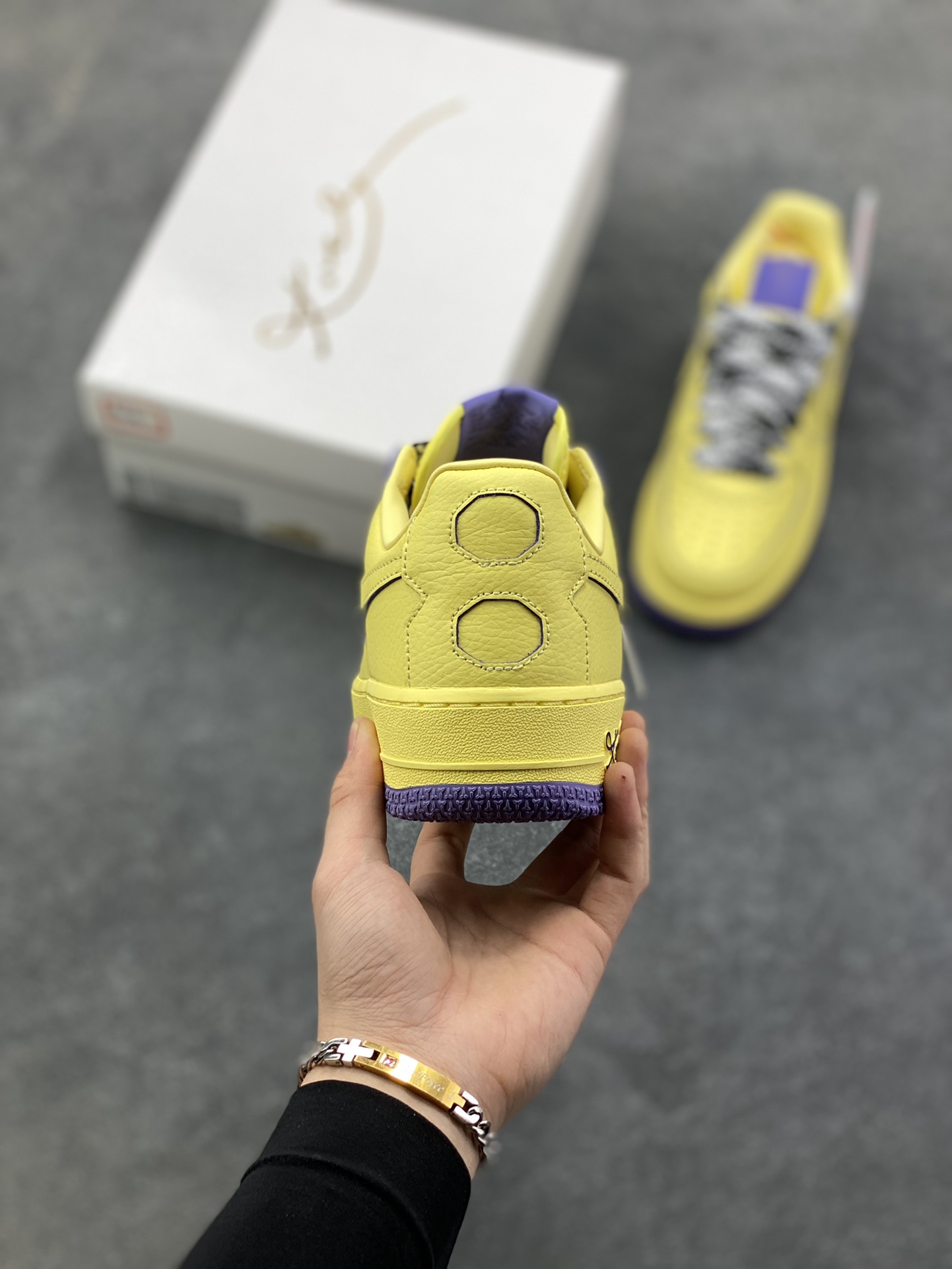 图片[4]-HY版本💯 Nike Air Force 1 Low 科比 空军一号低帮运动休闲板鞋 原楦头原纸板 打造纯正空军版型 专注外贸渠道 全掌内置蜂窝气垫 原盒配件 原厂中底钢印、拉帮完美 货号：HV9408-700 尺码：36 36.5 37.5 38 38.5 39 40 40.5 41 42 42.5 43 44 44.5 45 46-选品中心