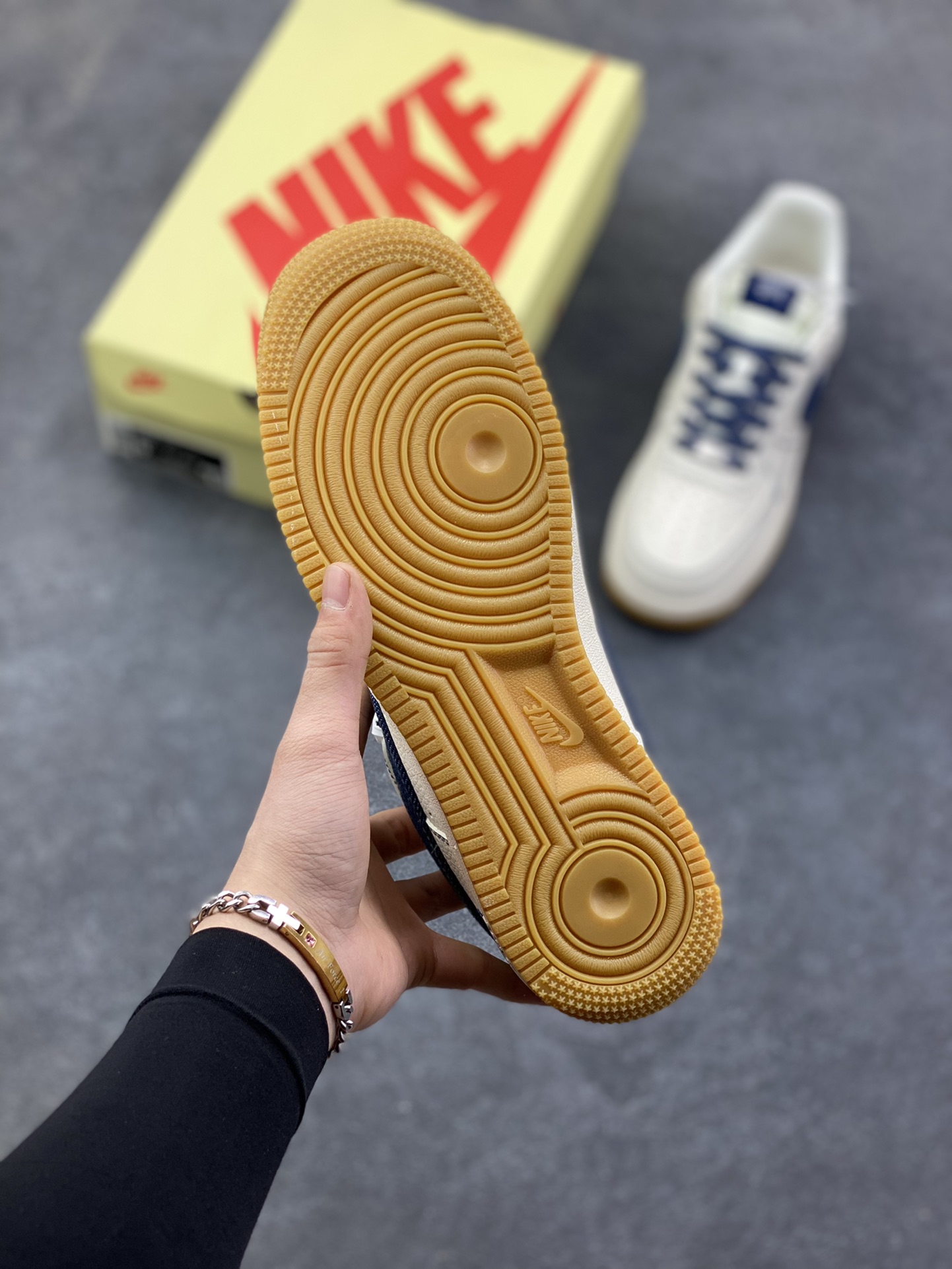 图片[5]-NIke Air Force 1 \’07 Low “斯图西联名——空军一号 低帮 运动鞋 休闲鞋 折边针车 工艺难度大 原楦头原纸板 原装鞋盒 定制五金配件 内置全掌气垫 原厂鞋底 货号：ZH2598-310 尺码：36 36.5 37.5 38 38.5 39 40 40.5 41 42 42.5 43 44 44.5 45-选品中心