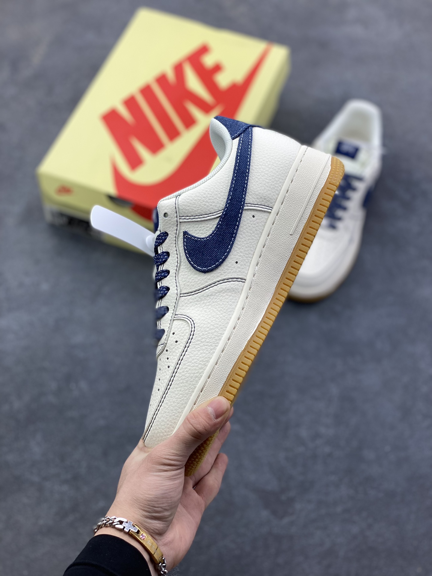图片[3]-NIke Air Force 1 \’07 Low “斯图西联名——空军一号 低帮 运动鞋 休闲鞋 折边针车 工艺难度大 原楦头原纸板 原装鞋盒 定制五金配件 内置全掌气垫 原厂鞋底 货号：ZH2598-310 尺码：36 36.5 37.5 38 38.5 39 40 40.5 41 42 42.5 43 44 44.5 45-选品中心