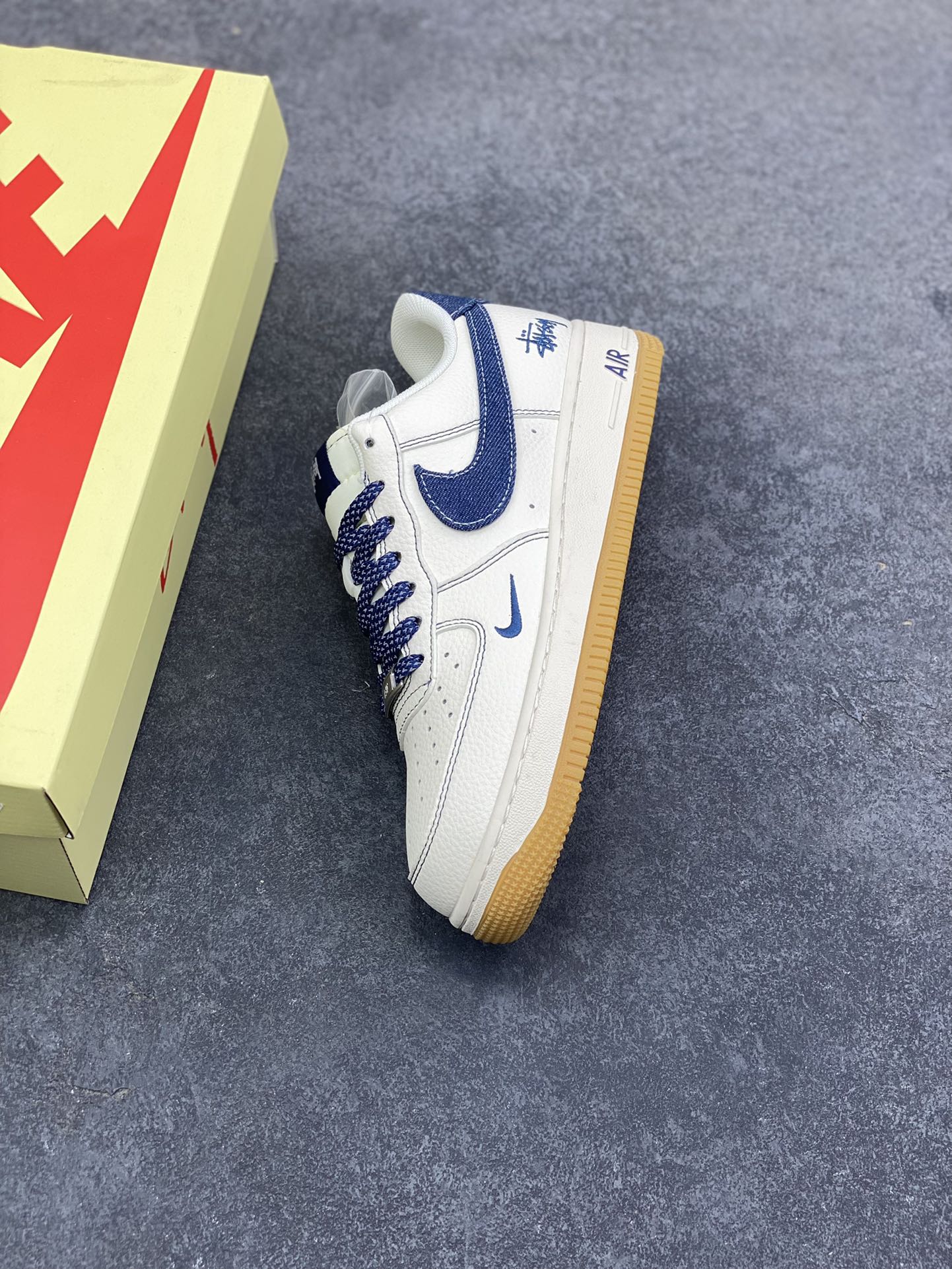 图片[7]-NIke Air Force 1 \’07 Low “斯图西联名——空军一号 低帮 运动鞋 休闲鞋 折边针车 工艺难度大 原楦头原纸板 原装鞋盒 定制五金配件 内置全掌气垫 原厂鞋底 货号：ZH2598-310 尺码：36 36.5 37.5 38 38.5 39 40 40.5 41 42 42.5 43 44 44.5 45-选品中心