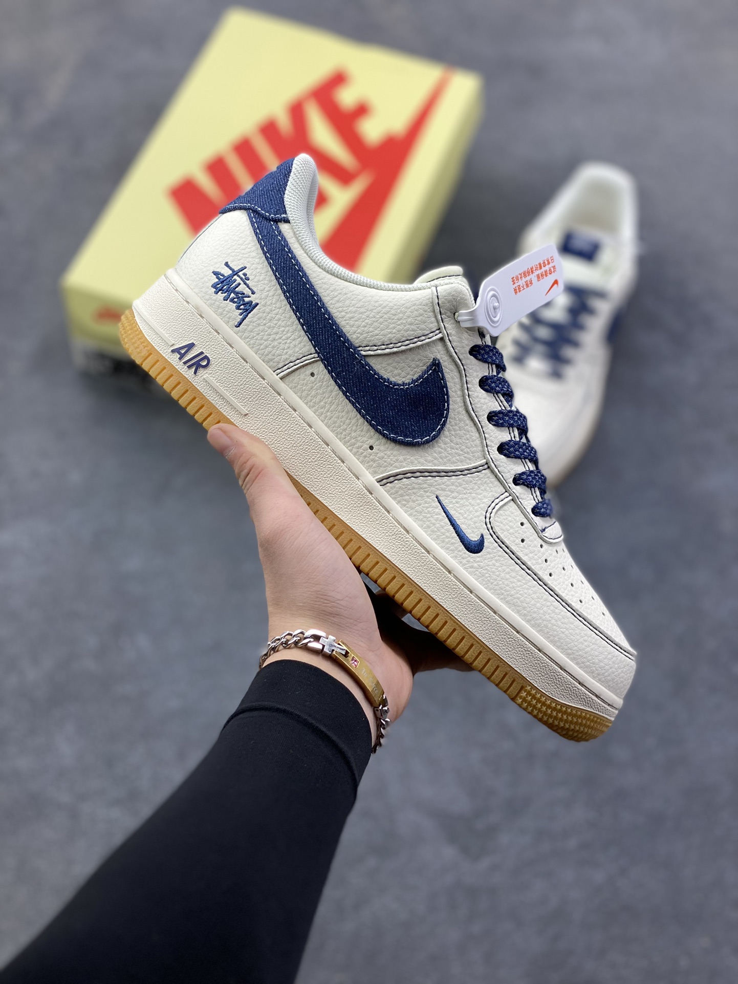 NIke Air Force 1 \’07 Low “斯图西联名——空军一号 低帮 运动鞋 休闲鞋 折边针车 工艺难度大 原楦头原纸板 原装鞋盒 定制五金配件 内置全掌气垫 原厂鞋底 货号：ZH2598-310 尺码：36 36.5 37.5 38 38.5 39 40 40.5 41 42 42.5 43 44 44.5 45-选品中心