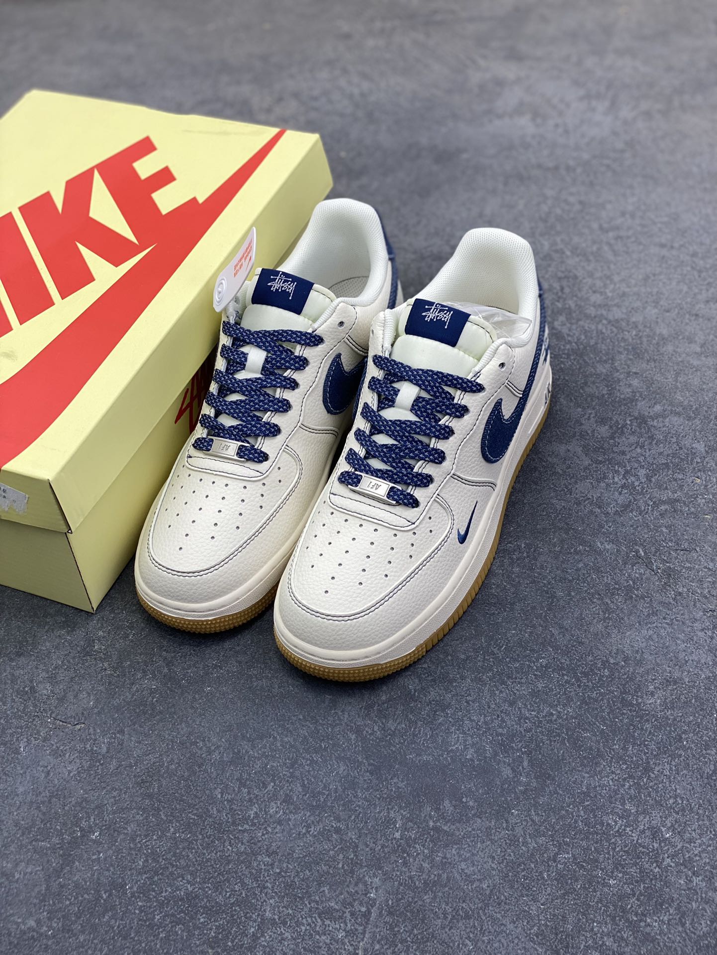 图片[8]-NIke Air Force 1 \’07 Low “斯图西联名——空军一号 低帮 运动鞋 休闲鞋 折边针车 工艺难度大 原楦头原纸板 原装鞋盒 定制五金配件 内置全掌气垫 原厂鞋底 货号：ZH2598-310 尺码：36 36.5 37.5 38 38.5 39 40 40.5 41 42 42.5 43 44 44.5 45-选品中心