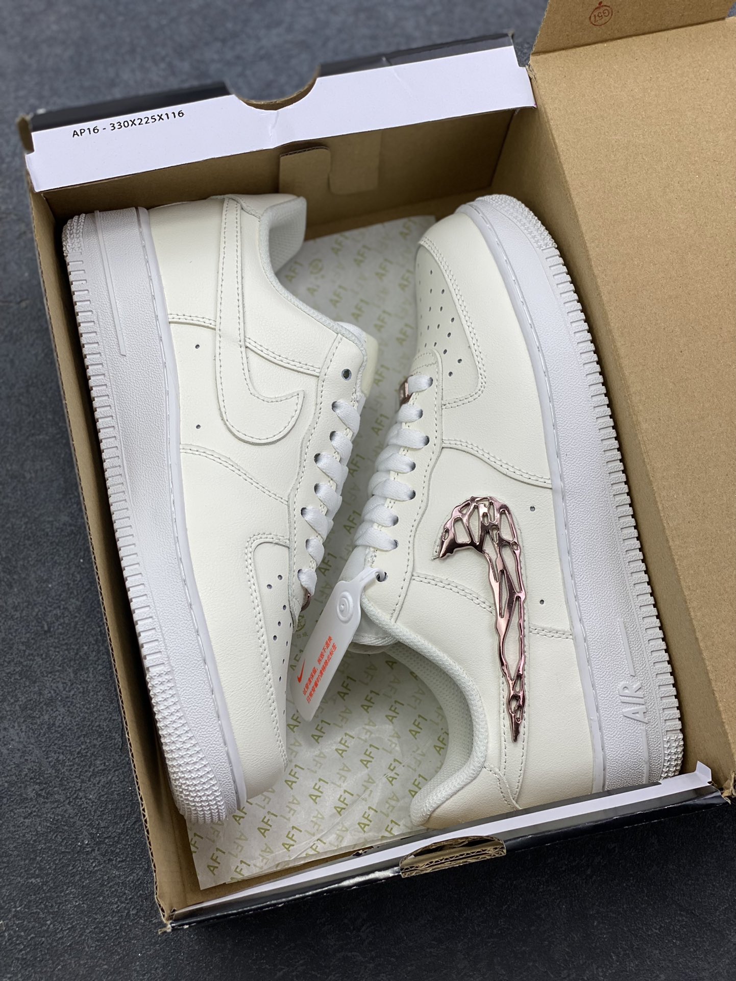 图片[9]-Nike Air Force 1 Low 毒液 空军一号低帮运动休闲板鞋 原楦头原纸板 打造纯正空军版型 专注外贸渠道 全掌内置蜂窝气垫 原盒配件 原厂中底钢印、拉帮完美 货号：IF1686-161 尺码：36 36.5 37.5 38 38.5 39 40 40.5 41 42 42.5 43 44 44.5 45-选品中心