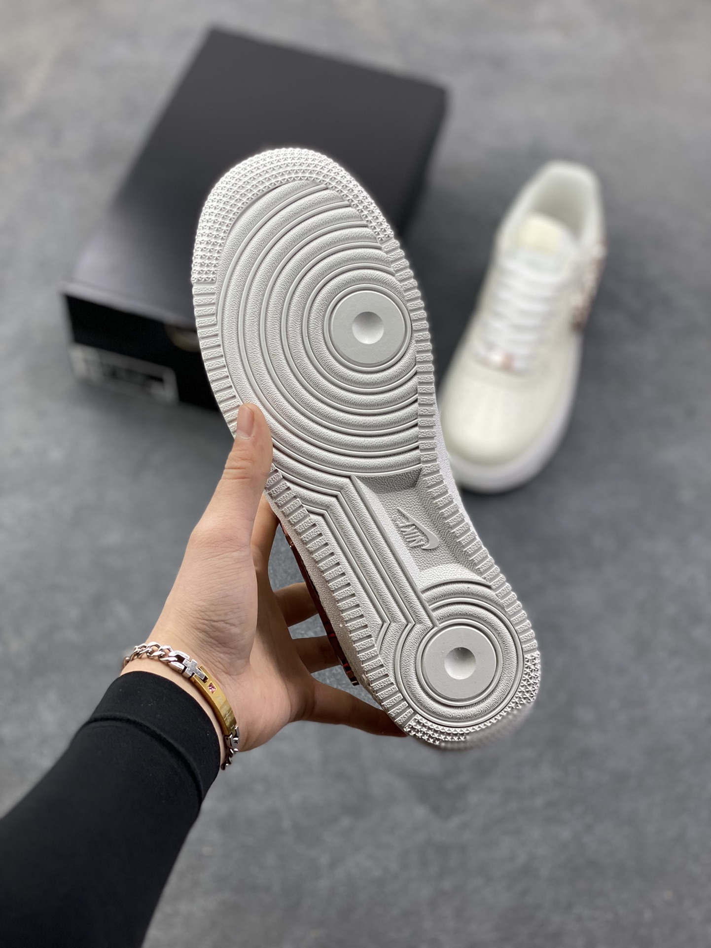 图片[5]-Nike Air Force 1 Low 毒液 空军一号低帮运动休闲板鞋 原楦头原纸板 打造纯正空军版型 专注外贸渠道 全掌内置蜂窝气垫 原盒配件 原厂中底钢印、拉帮完美 货号：IF1686-161 尺码：36 36.5 37.5 38 38.5 39 40 40.5 41 42 42.5 43 44 44.5 45-选品中心