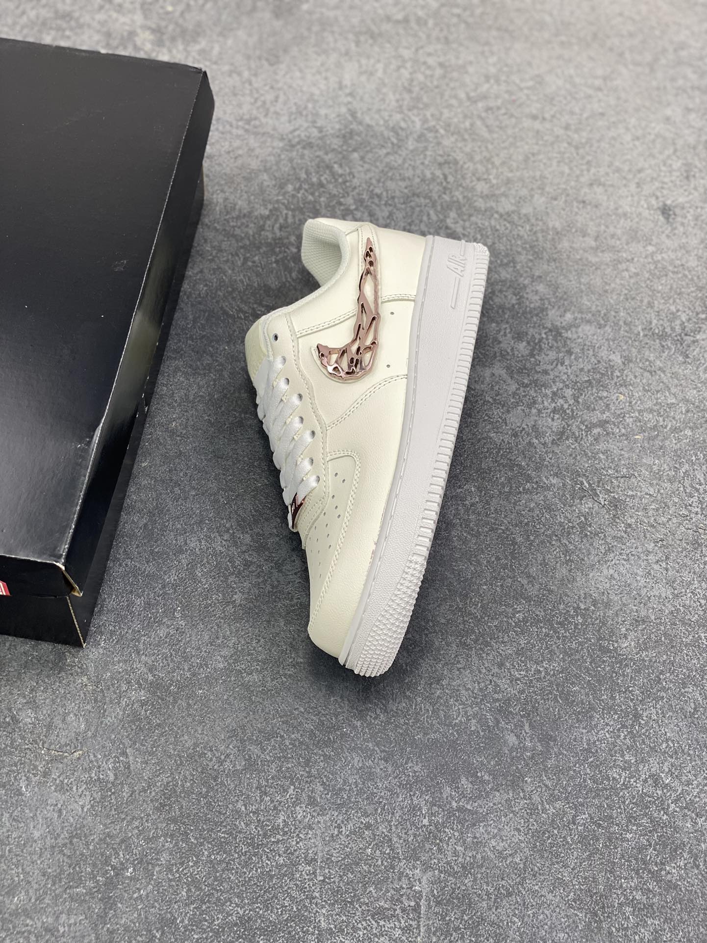 图片[7]-Nike Air Force 1 Low 毒液 空军一号低帮运动休闲板鞋 原楦头原纸板 打造纯正空军版型 专注外贸渠道 全掌内置蜂窝气垫 原盒配件 原厂中底钢印、拉帮完美 货号：IF1686-161 尺码：36 36.5 37.5 38 38.5 39 40 40.5 41 42 42.5 43 44 44.5 45-选品中心