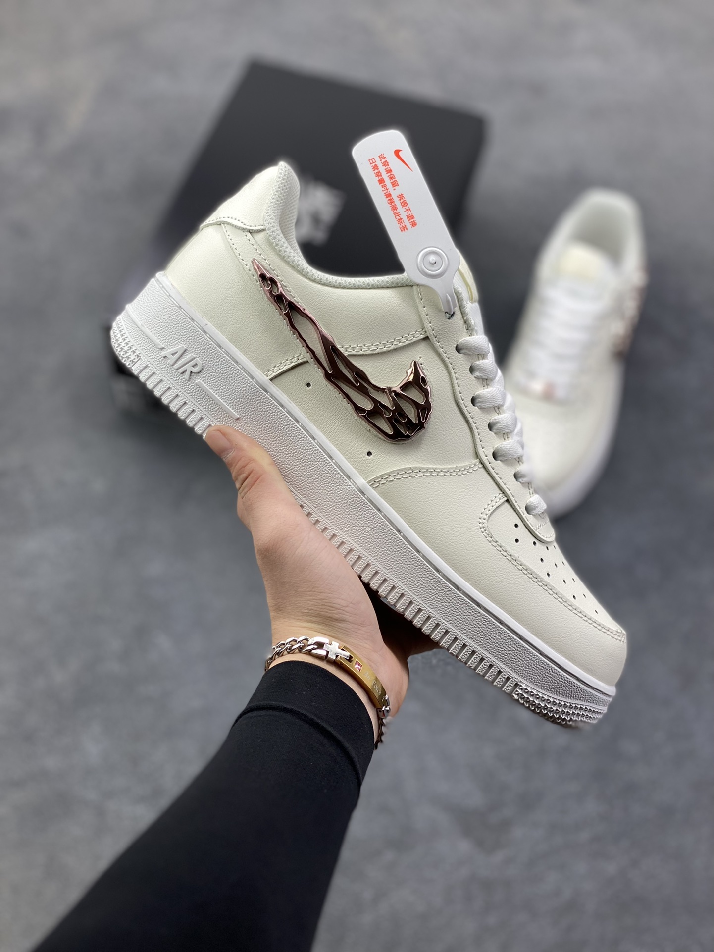 Nike Air Force 1 Low 毒液 空军一号低帮运动休闲板鞋 原楦头原纸板 打造纯正空军版型 专注外贸渠道 全掌内置蜂窝气垫 原盒配件 原厂中底钢印、拉帮完美 货号：IF1686-161 尺码：36 36.5 37.5 38 38.5 39 40 40.5 41 42 42.5 43 44 44.5 45-选品中心