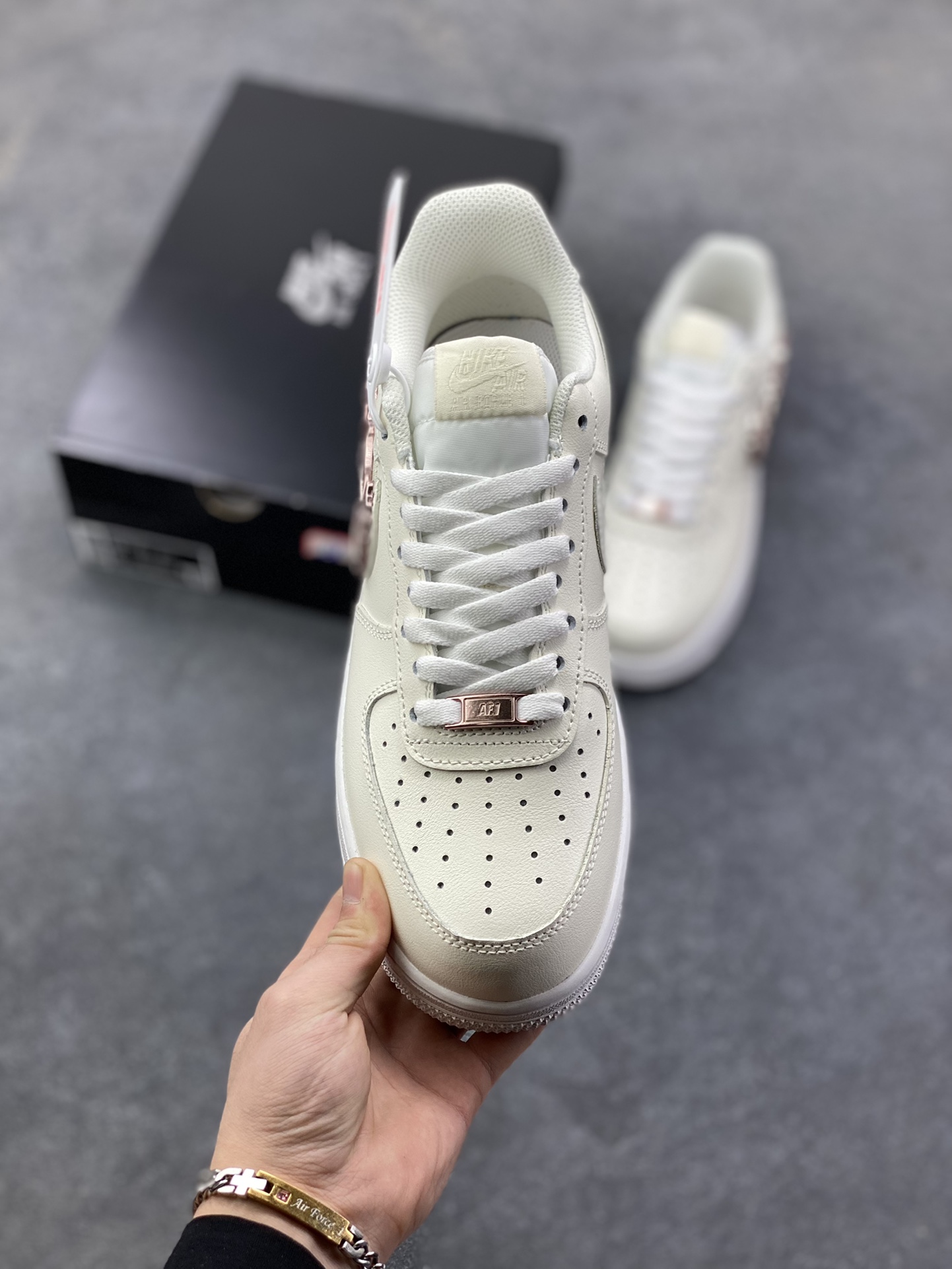 图片[2]-Nike Air Force 1 Low 毒液 空军一号低帮运动休闲板鞋 原楦头原纸板 打造纯正空军版型 专注外贸渠道 全掌内置蜂窝气垫 原盒配件 原厂中底钢印、拉帮完美 货号：IF1686-161 尺码：36 36.5 37.5 38 38.5 39 40 40.5 41 42 42.5 43 44 44.5 45-选品中心