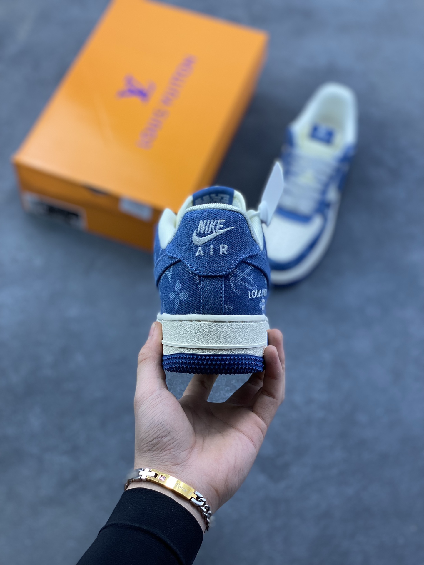 图片[4]-NIke Air Force 1 \’07 Low “LV联名”空军一号 低帮 运动鞋 休闲鞋 折边针车 工艺难度大 原楦头原纸板 原装鞋盒 定制五金配件 内置全掌气垫 原厂鞋底 货号：ZH2598-305 尺码：36 36.5 37.5 38 38.5 39 40 40.5 41 42 42.5 43 44 44.5 45-选品中心