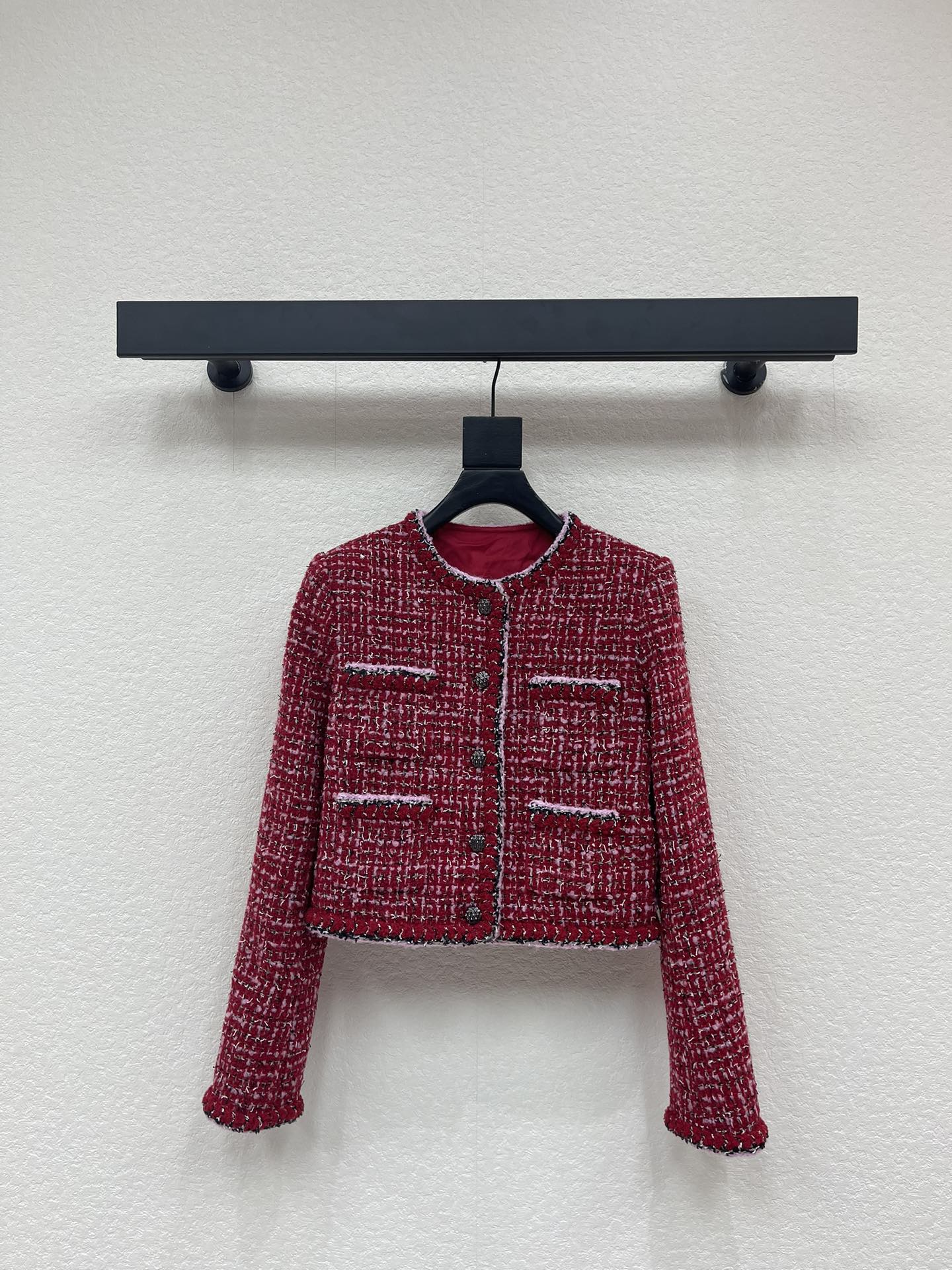 NO:610114,Chane*25's latest autumn and winter four-pocket braided tweed jacket is a beautiful high-end sequined braided fabric. The three-dimensional texture is full of exquisiteness. The upper body has a noble temperament. The customized 3D three-dimensional tailoring version is extremely slim. It is practical and has a higher appearance. French socialite style is elegant and high-end. A must-have for rich families. SML,,chanel,jackets & coats,alexander wang19860909Chane*25秋冬最新款小香风四口袋编织粗花呢外套绝美高级亮片编织面料实物超美 立体肌理感精致感满满 上身自带一种高贵气质 定制3D立体剪裁版型巨显瘦 实穿度高颜值也更高 法式名媛风优雅又高级 富家千金必备 SML,,chanel,jackets & coats,alexander wang,Women's clothing