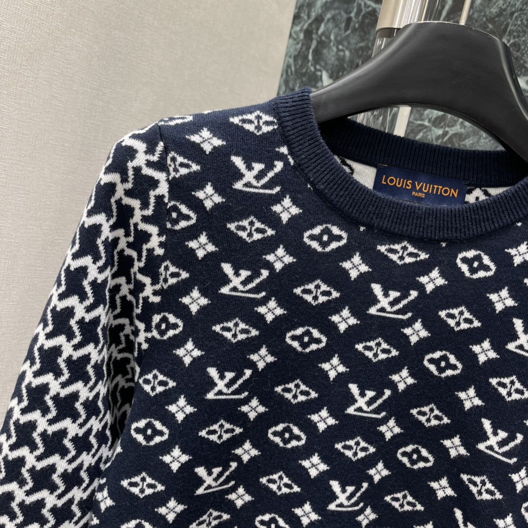 路易 25秋冬新款 提花针织长袖 经典老花图案+蜂窝提花低调又有质感 贴身剪裁勾勒身形 日常通勤或轻社交