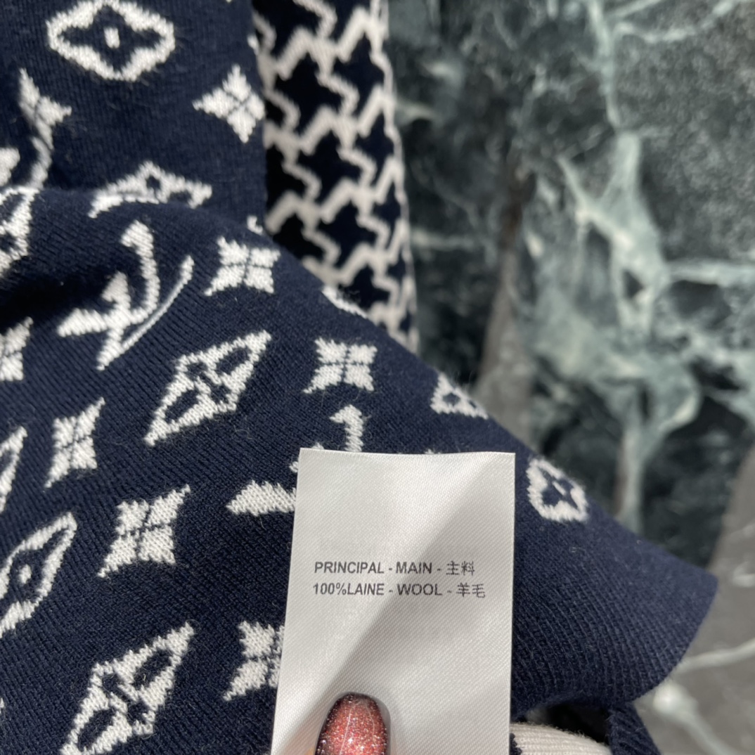 路易 25秋冬新款 提花针织长袖 经典老花图案+蜂窝提花低调又有质感 贴身剪裁勾勒身形 日常通勤或轻社交